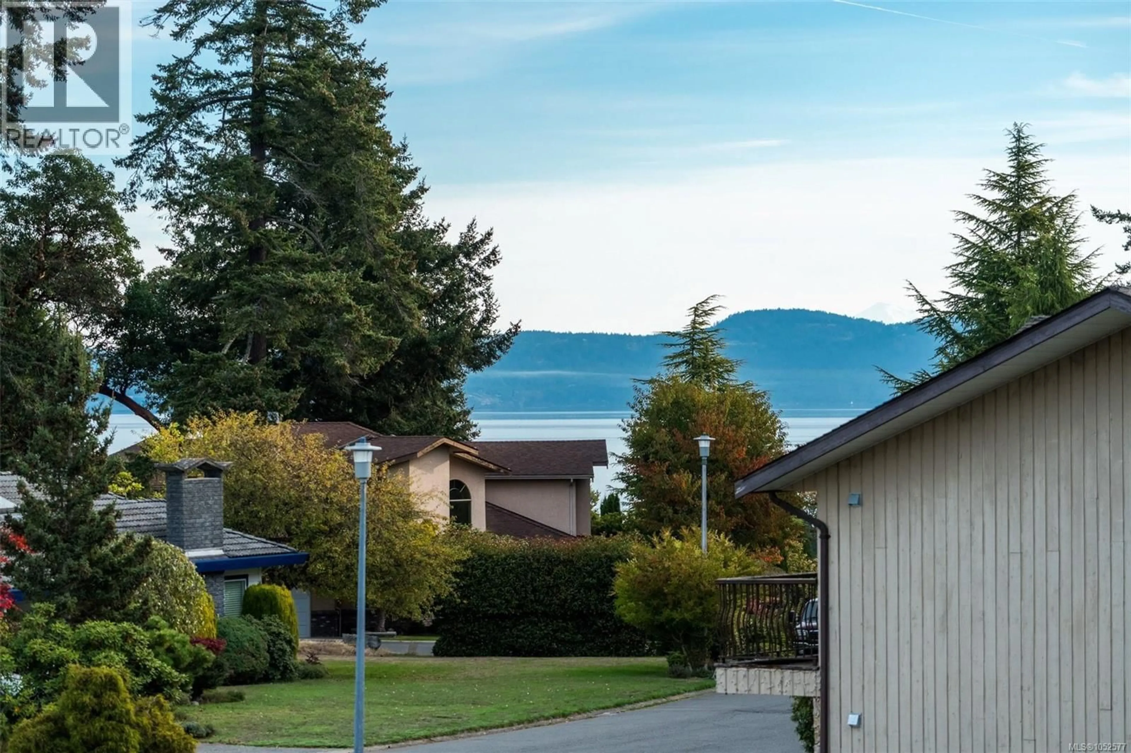 A pic from outside/outdoor area/front of a property/back of a property/a pic from drone, water/lake/river/ocean view for 4246 MAIMIE PLACE, Saanich British Columbia V8N5T4