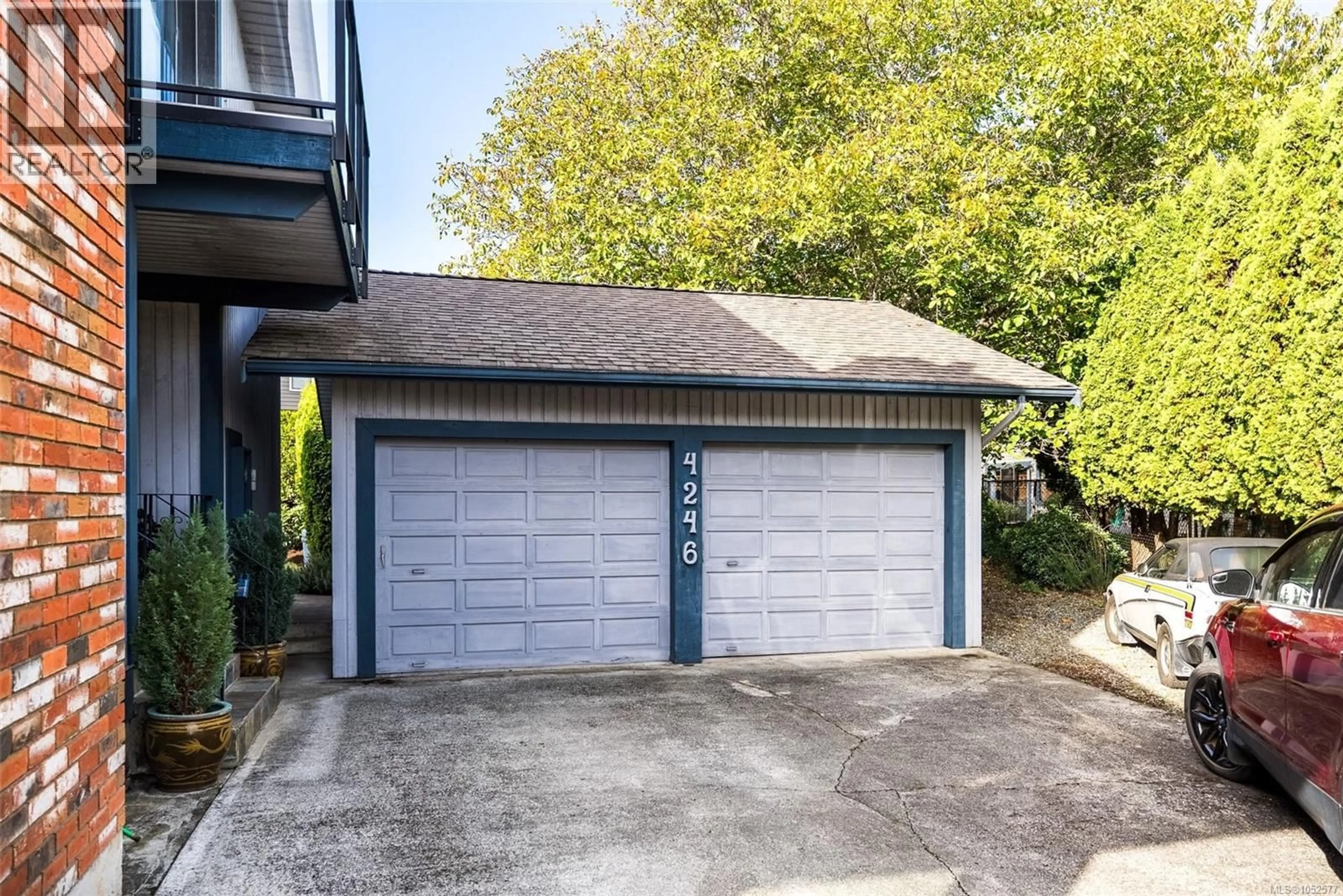 Indoor garage for 4246 MAIMIE PLACE, Saanich British Columbia V8N5T4