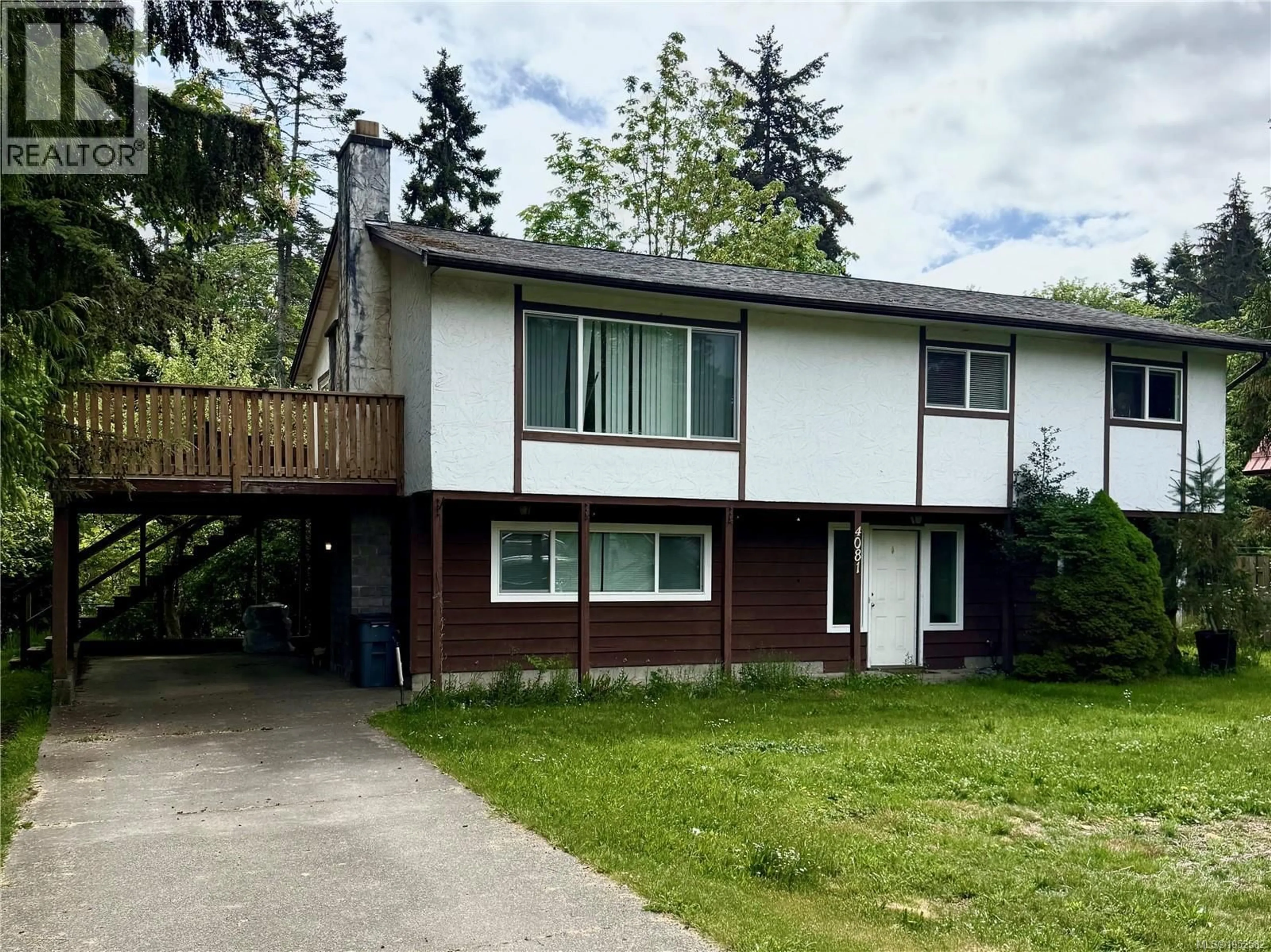 A pic from outside/outdoor area/front of a property/back of a property/a pic from drone, street for 4081 CAREY PLACE, Royston British Columbia V0R2V0