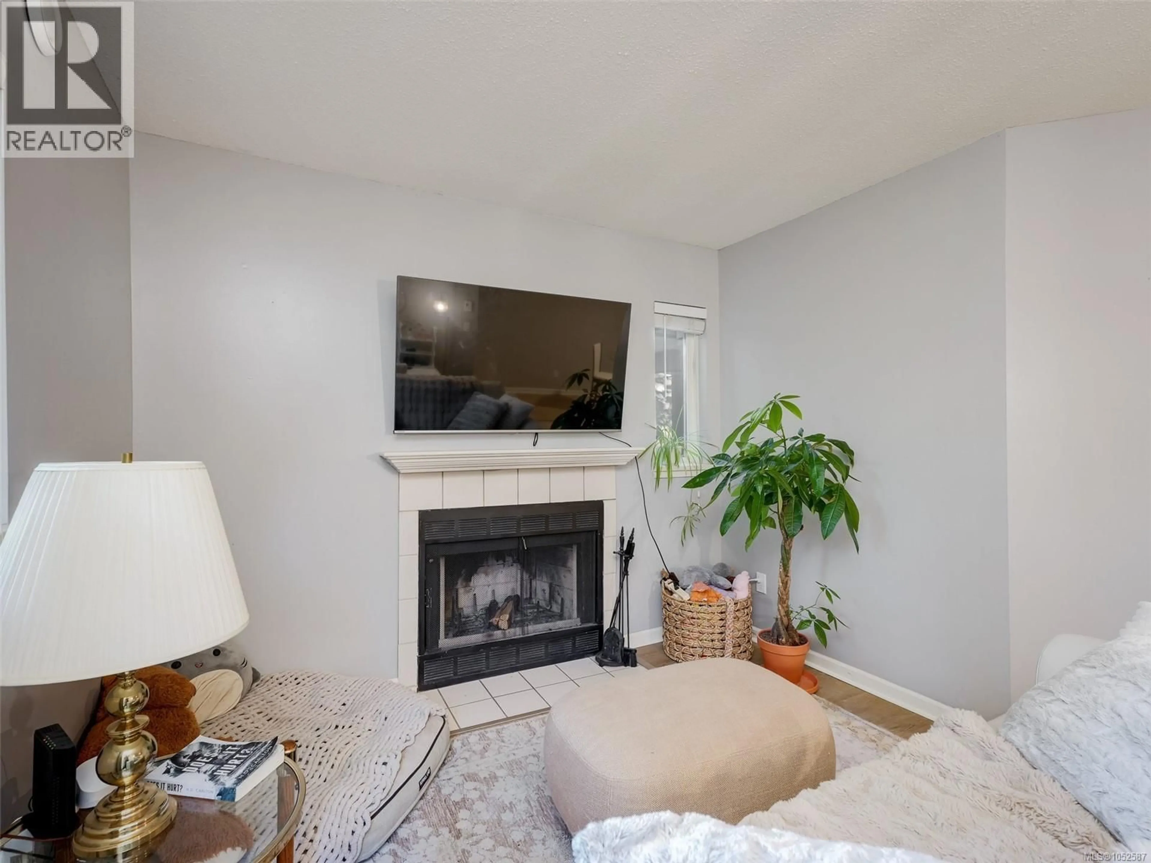 Living room with furniture, unknown for 114 - 2520 WARK STREET, Victoria British Columbia V8T5G6