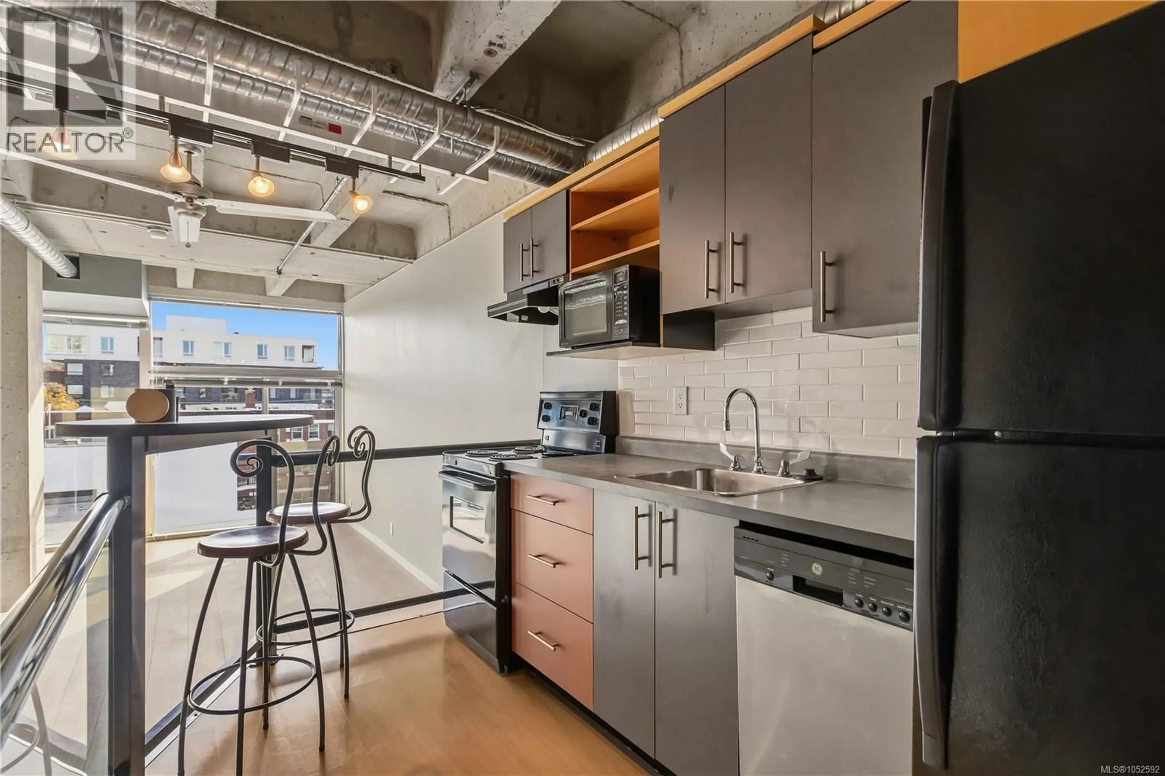 Standard kitchen, cement floor for 406 - 1061 FORT STREET, Victoria British Columbia V8V5A1