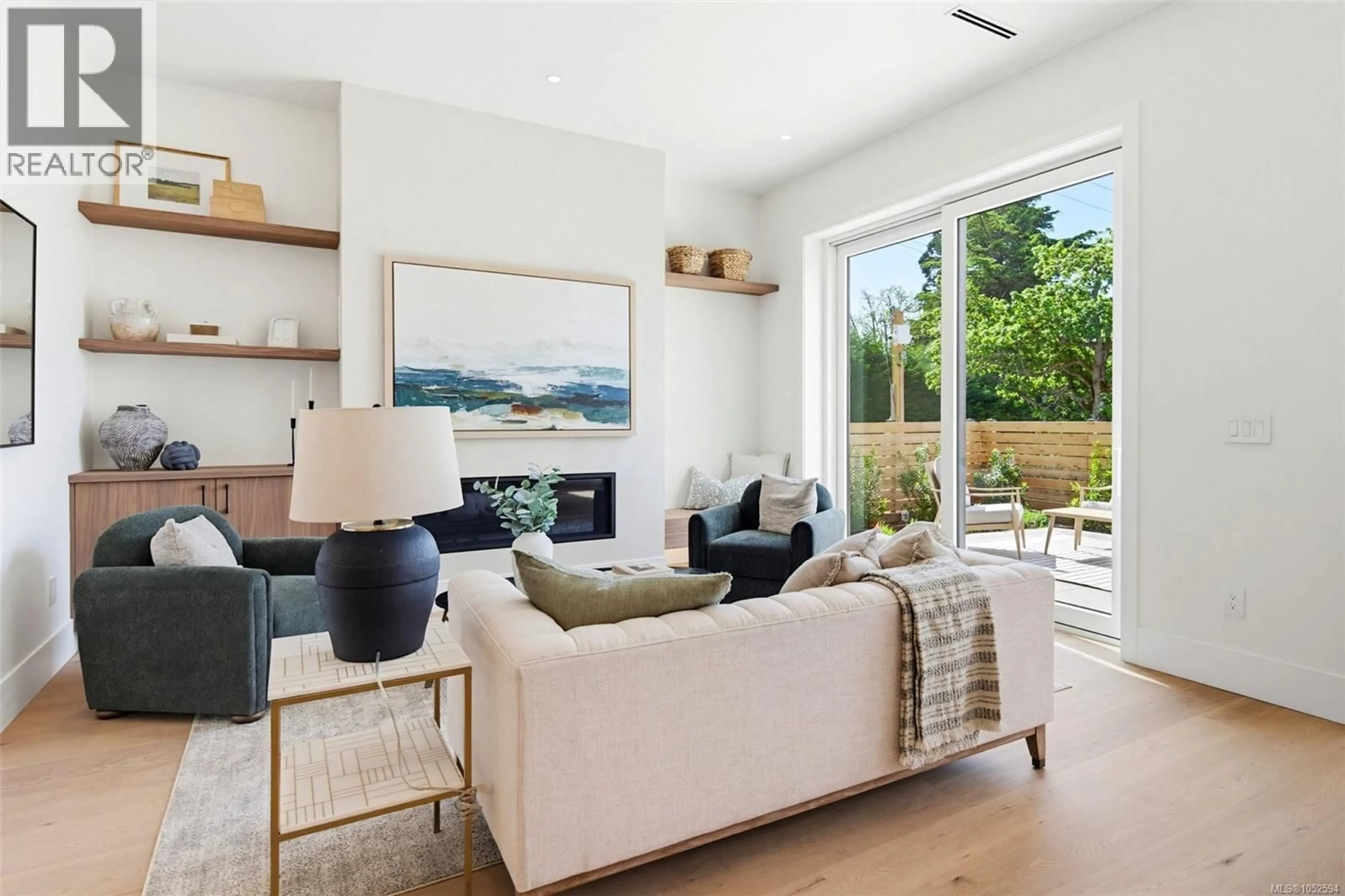 Living room with furniture, unknown for 1 - 3024 CADBORO BAY ROAD, Oak Bay British Columbia V8R5J9