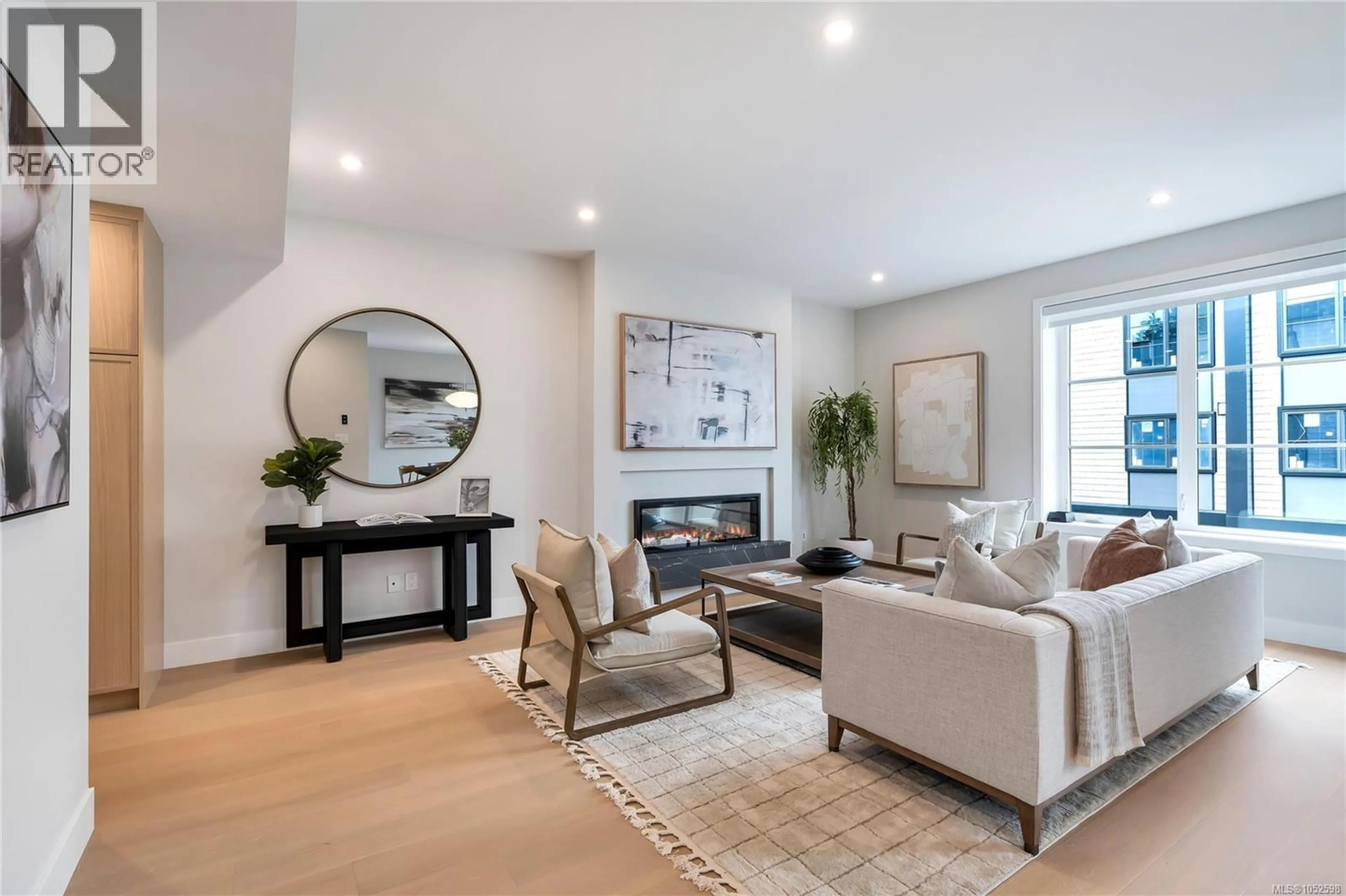 Living room with furniture, unknown for 2 - 2590 PENRHYN STREET, Saanich British Columbia V8N1G3