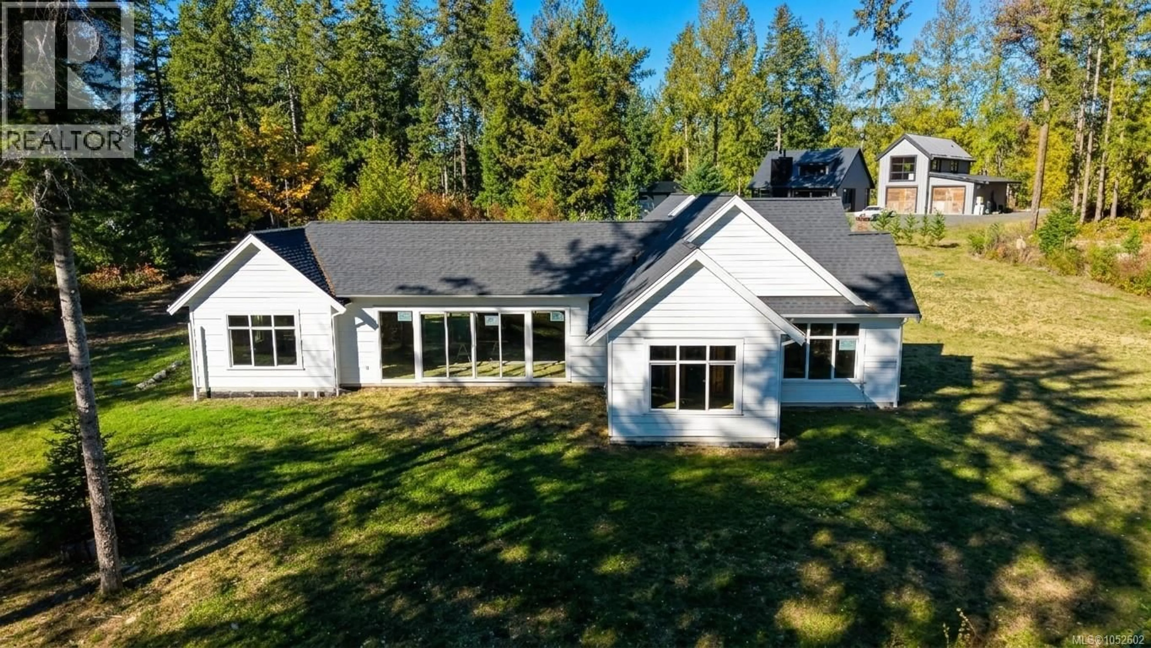 A pic from outside/outdoor area/front of a property/back of a property/a pic from drone, building for 1191 EVERGREEN WAY, Parksville British Columbia V9P2B1