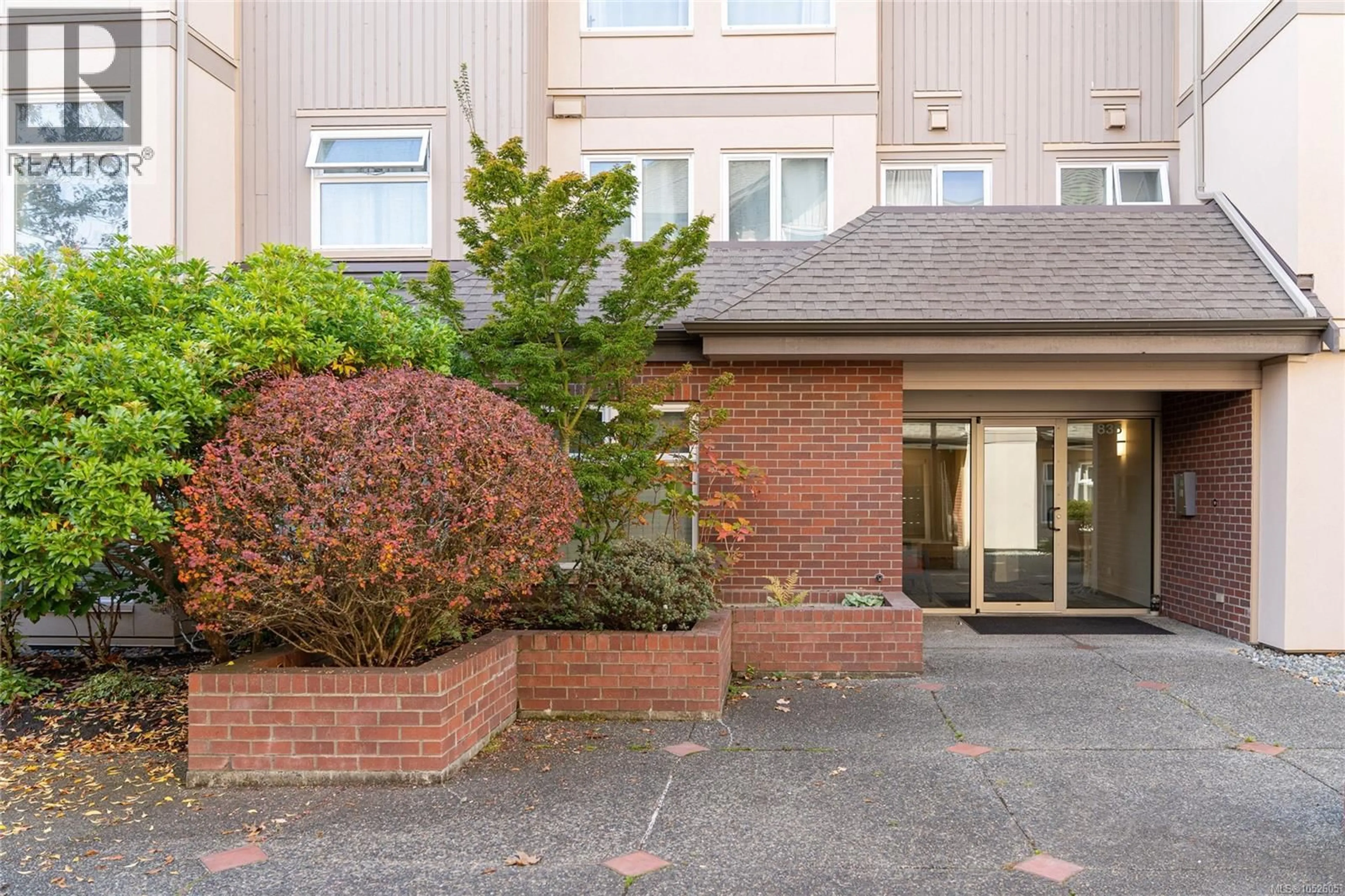 Patio, street for 105 - 835 SELKIRK AVENUE, Esquimalt British Columbia V9A2T7