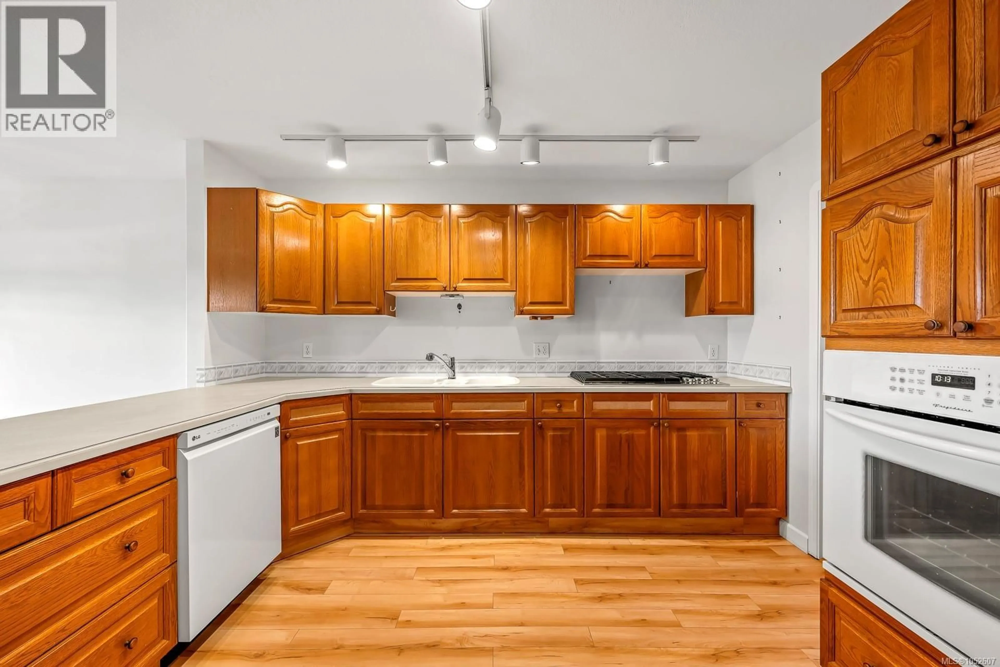 Standard kitchen, unknown for 104 - 2970 CLIFFE AVENUE, Courtenay British Columbia V9N2L7