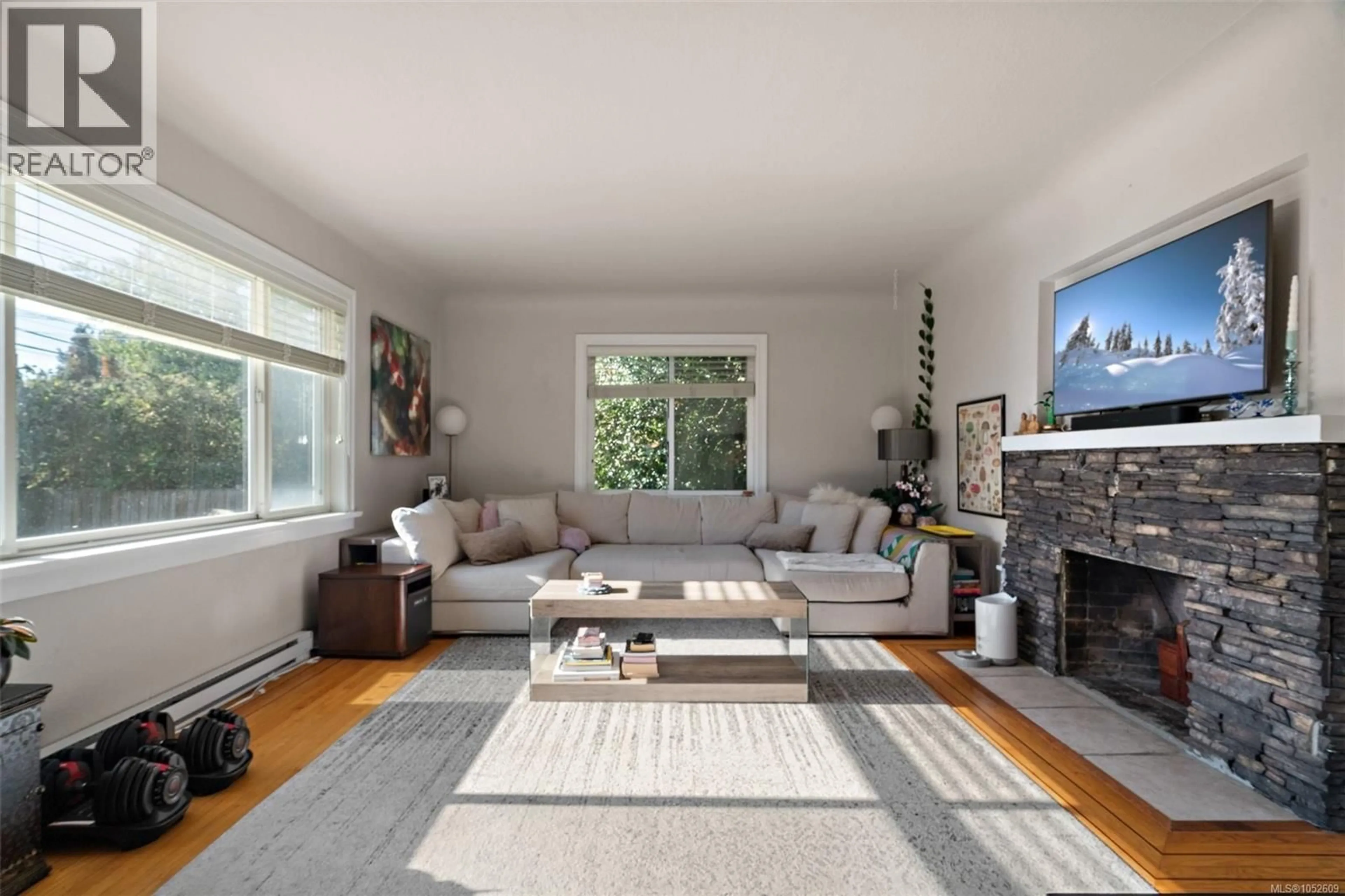 Living room with furniture, unknown for 1230 HILLSIDE AVENUE, Victoria British Columbia V8X2B2