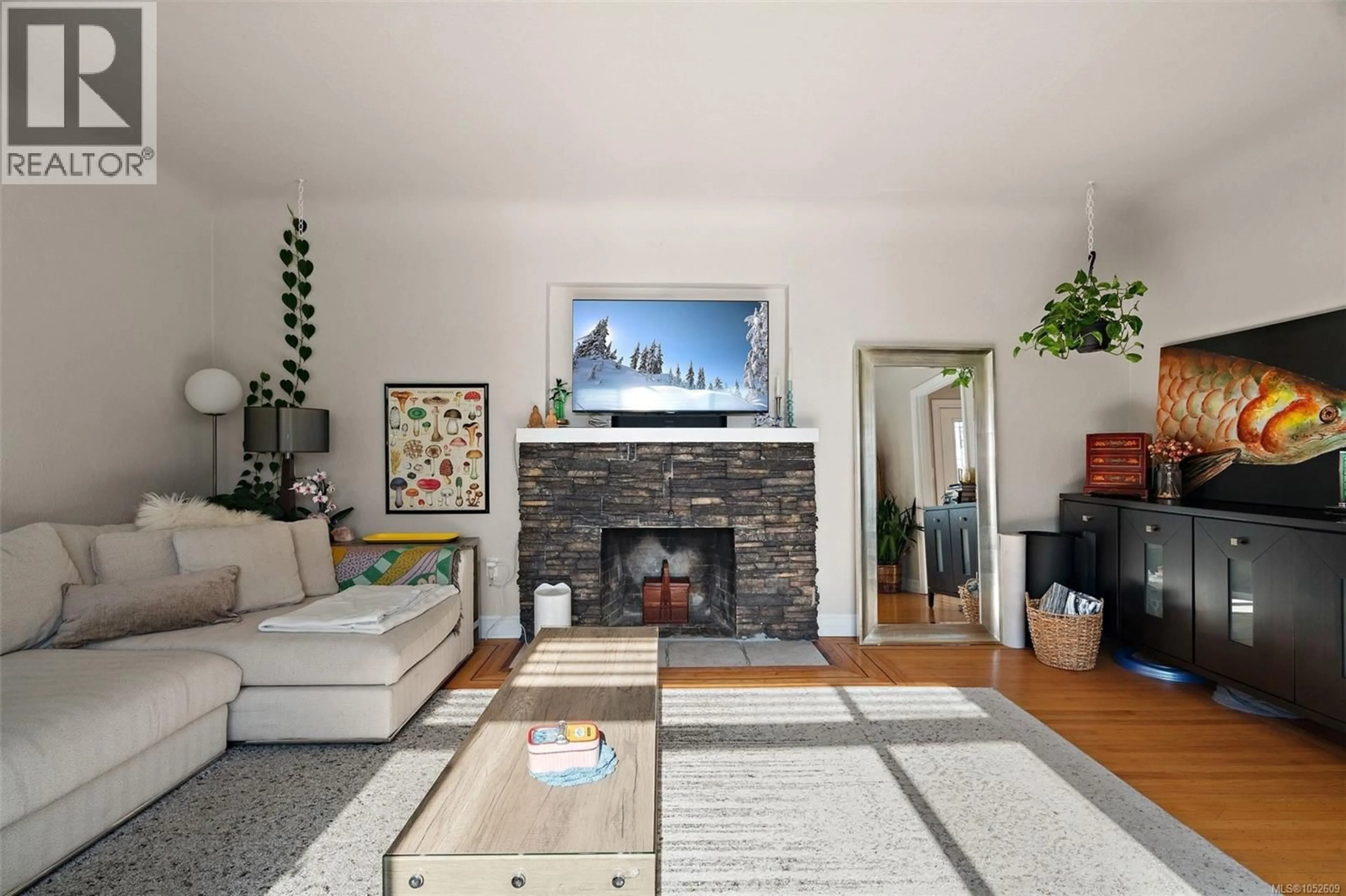 Living room with furniture, unknown for 1230 HILLSIDE AVENUE, Victoria British Columbia V8X2B2