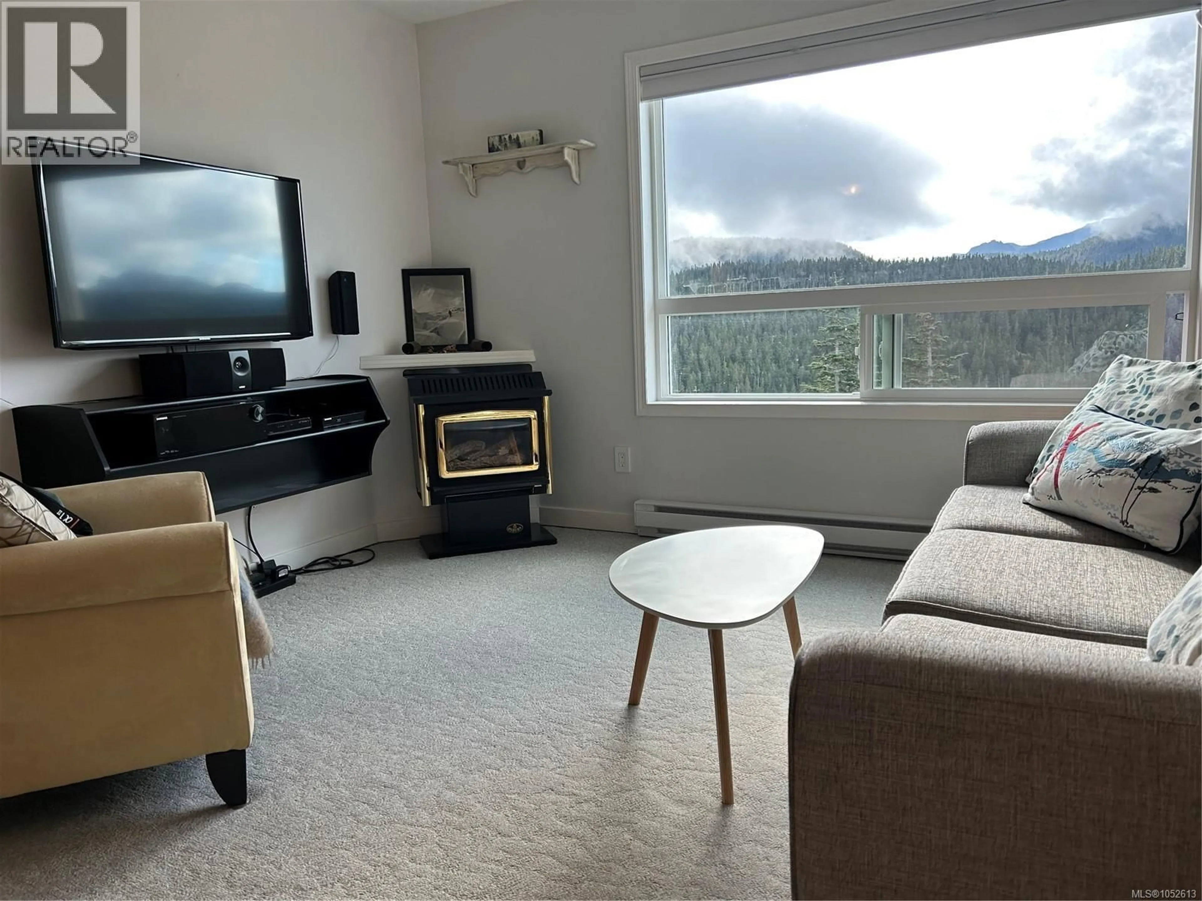 Living room with furniture, unknown for 204 - 1105 HENRY ROAD, Courtenay British Columbia V9J1L0