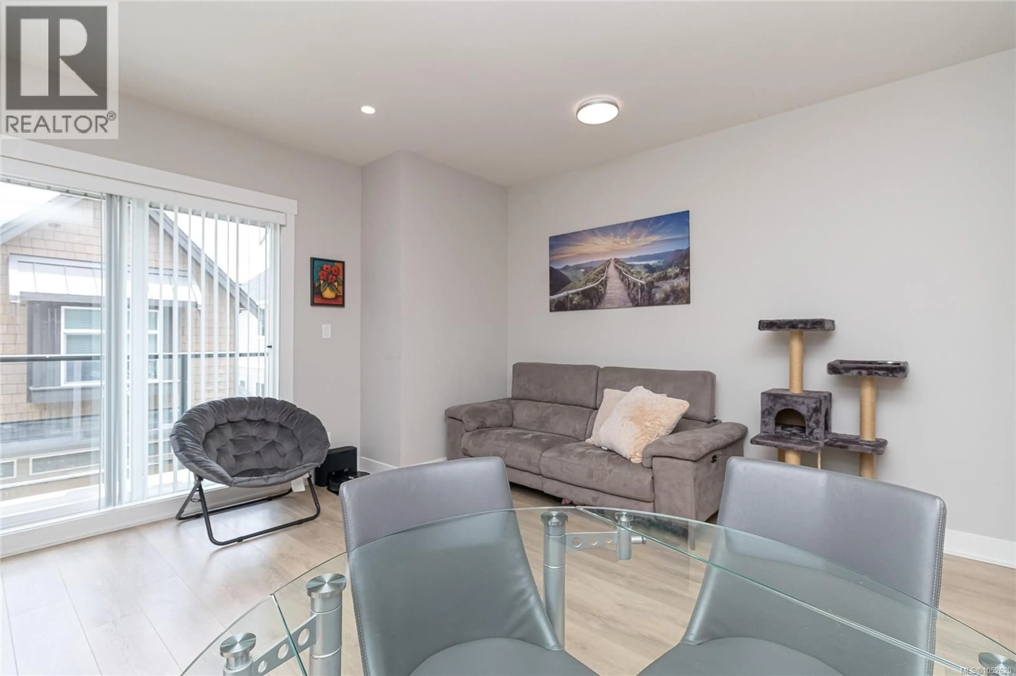 Living room with furniture, wood/laminate floor for 1243 FLINT AVENUE, Langford British Columbia V9B0Y6