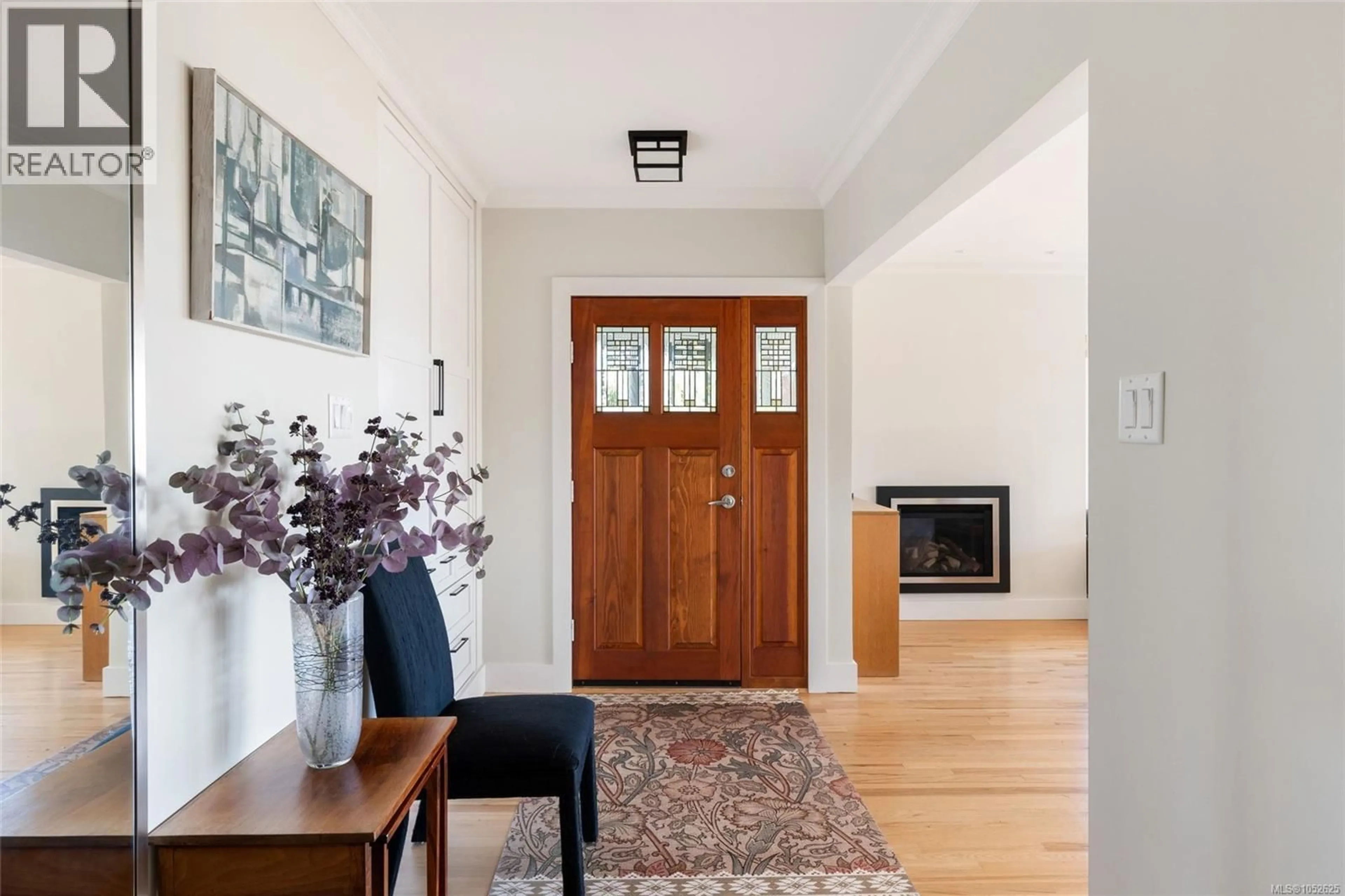 Indoor entryway for 2015 PAULS TERRACE, Saanich British Columbia V8N2Z4