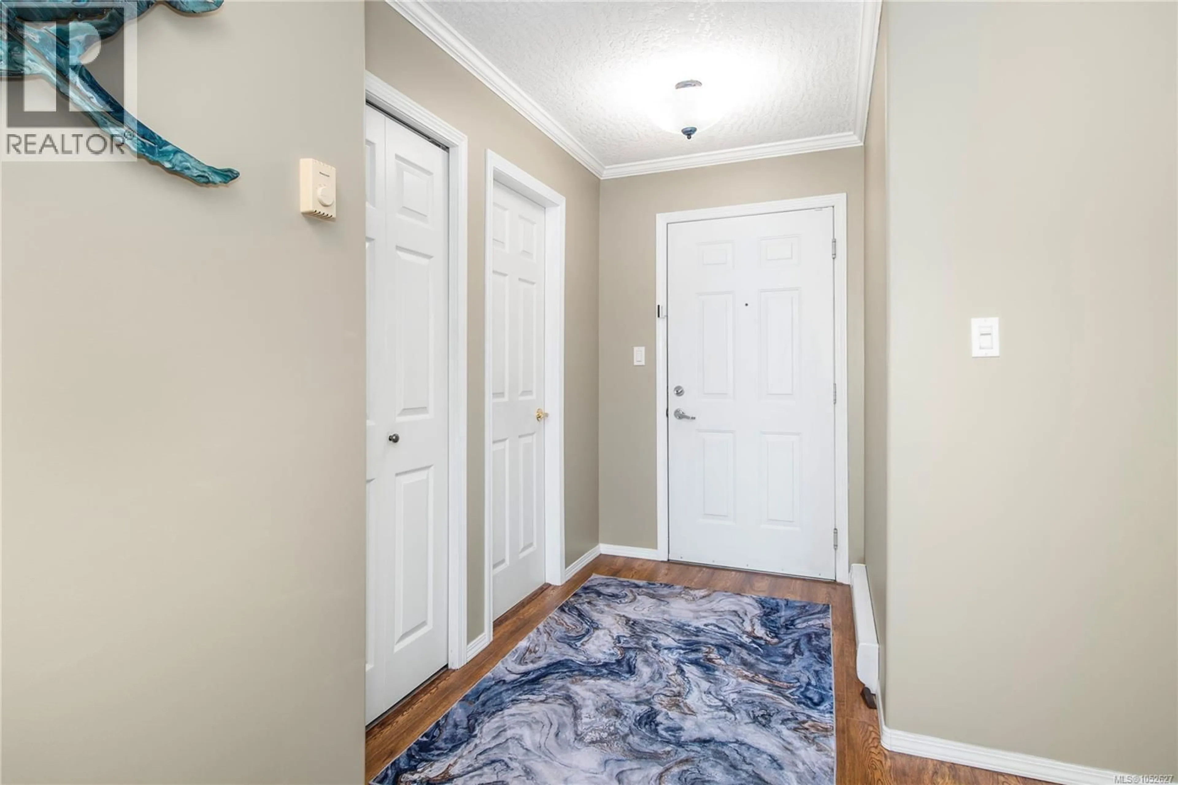 Indoor entryway for 207 - 1350 ISLAND HIGHWAY SOUTH, Campbell River British Columbia V9W1B7