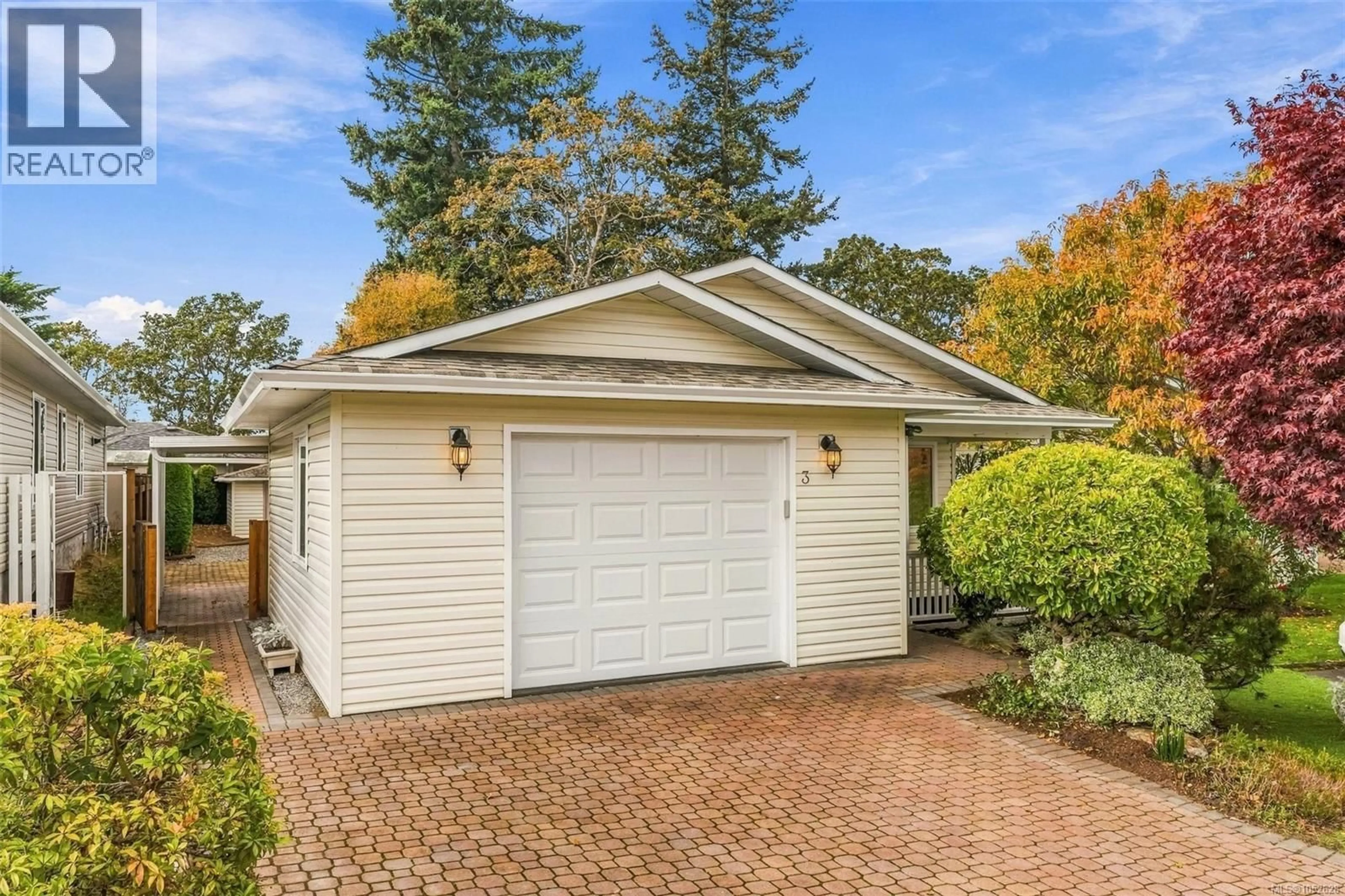 Home with vinyl exterior material, street for 3 EAGLE LANE, View Royal British Columbia V9A7M2