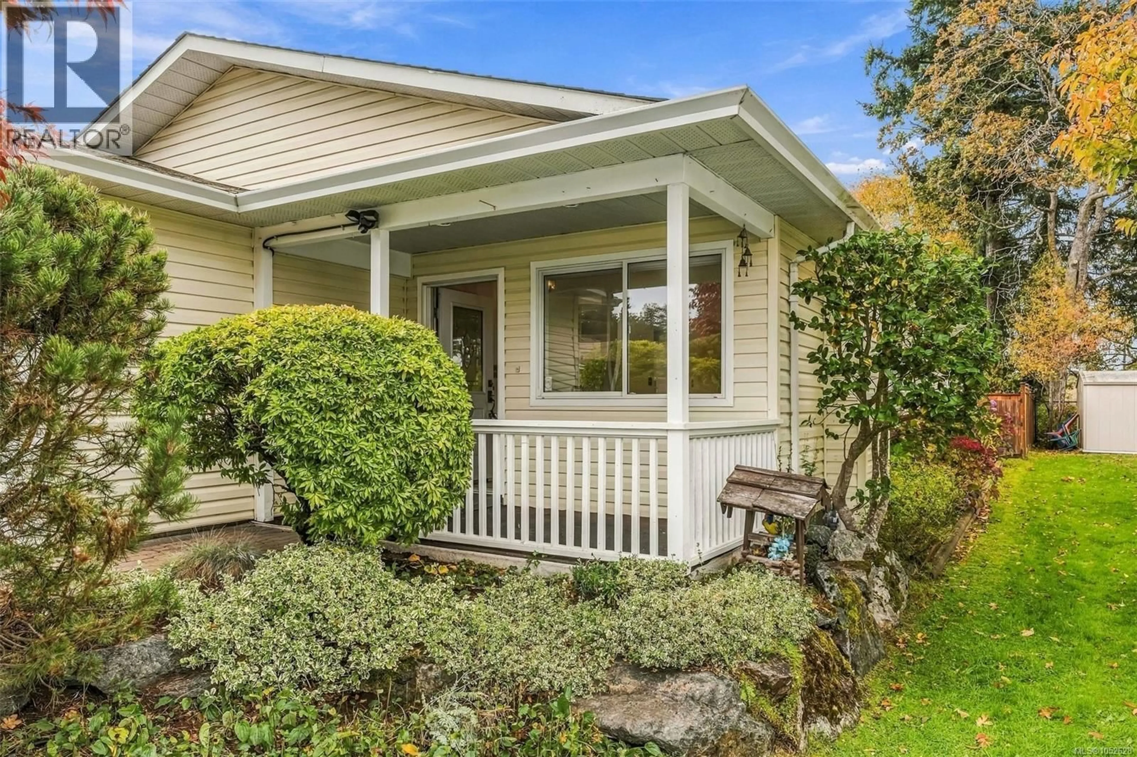 Home with vinyl exterior material, street for 3 EAGLE LANE, View Royal British Columbia V9A7M2
