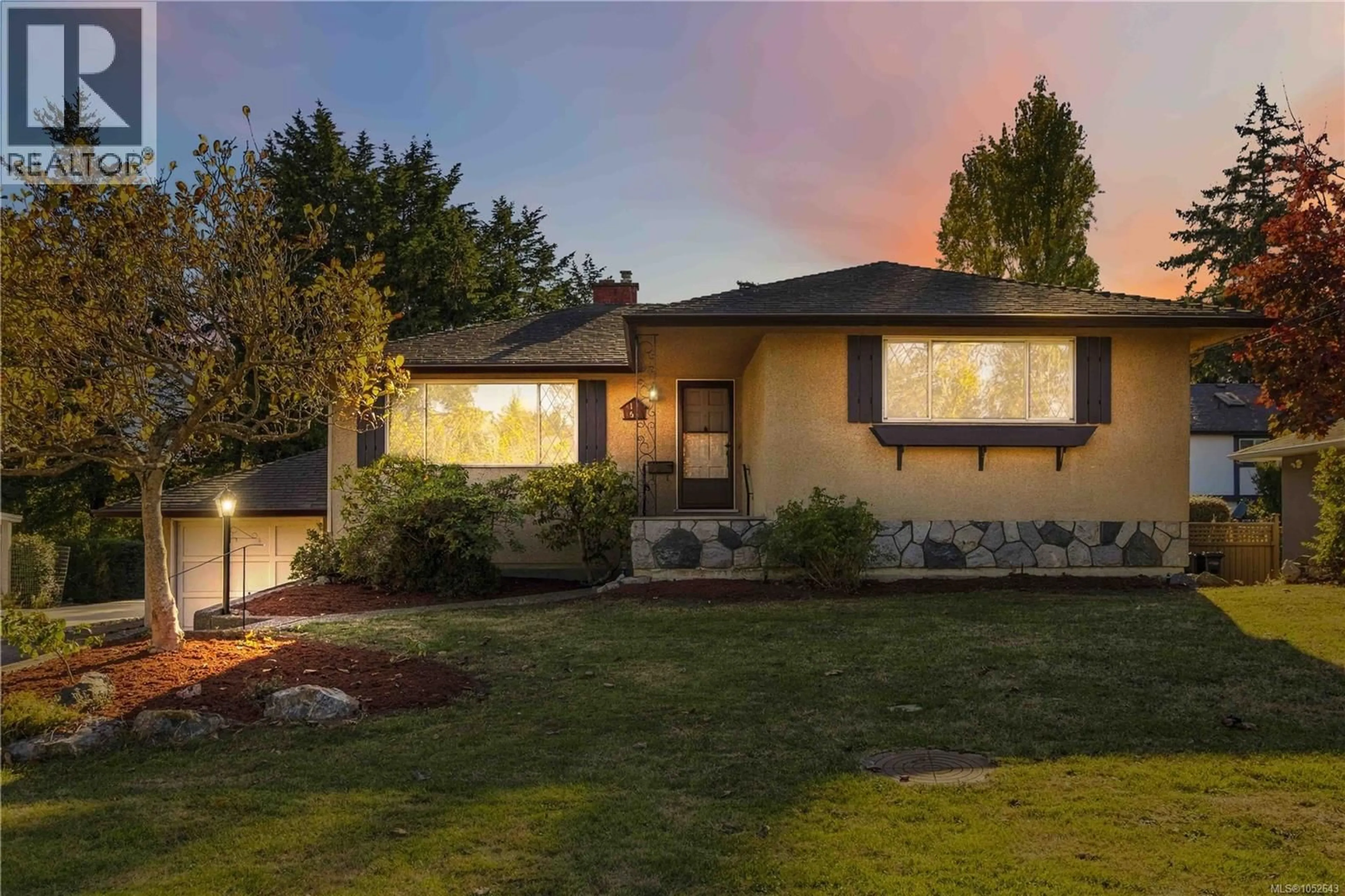 Home with brick exterior material, street for 1161 HADFIELD AVENUE, Esquimalt British Columbia V9A5N8