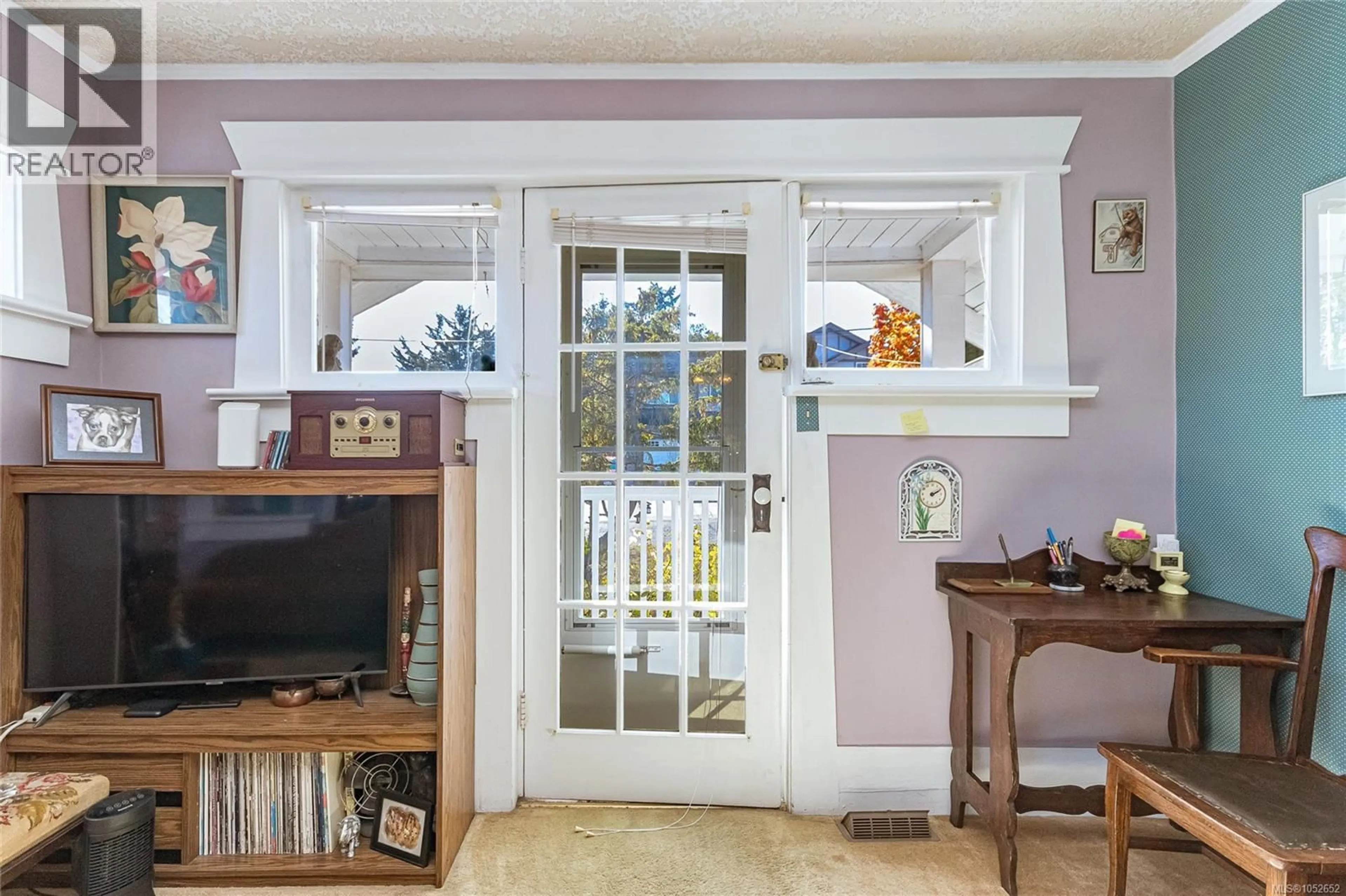 Indoor entryway for 510 WALTER AVENUE, Saanich British Columbia V9A2E5