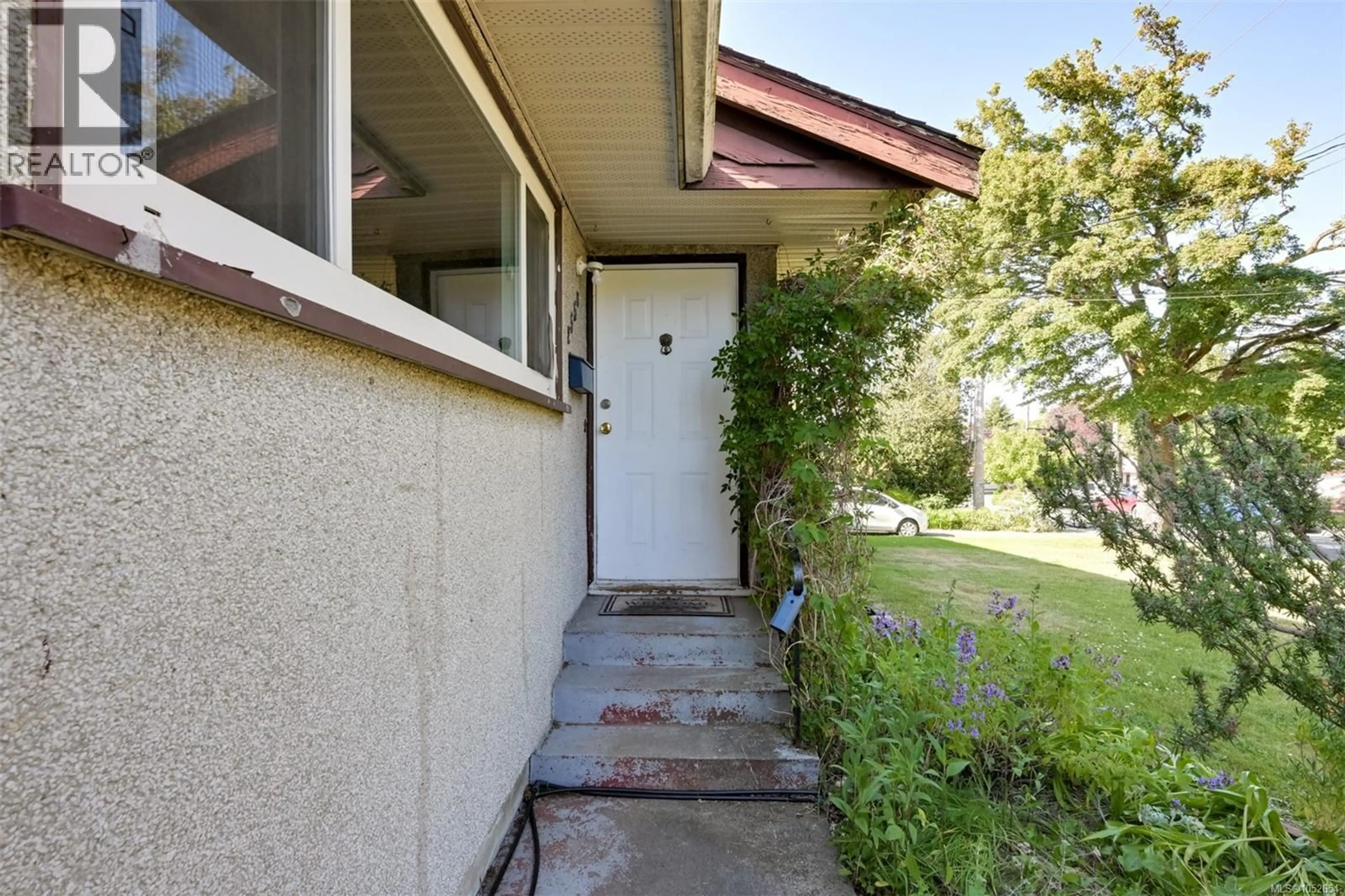 Unknown for 2550/2552 BELMONT AVENUE, Victoria British Columbia V8R4A4