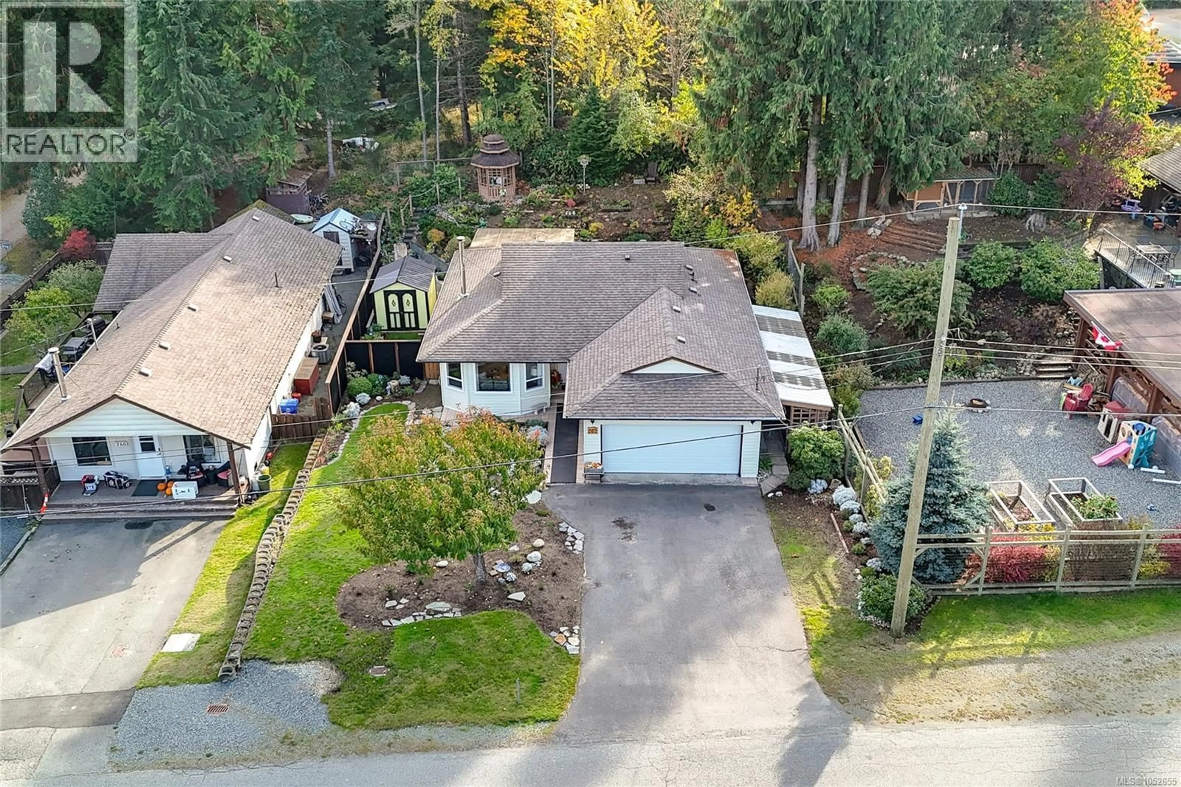 A pic from outside/outdoor area/front of a property/back of a property/a pic from drone, street for 262 RIVER ROAD, Lake Cowichan British Columbia V0R2G0