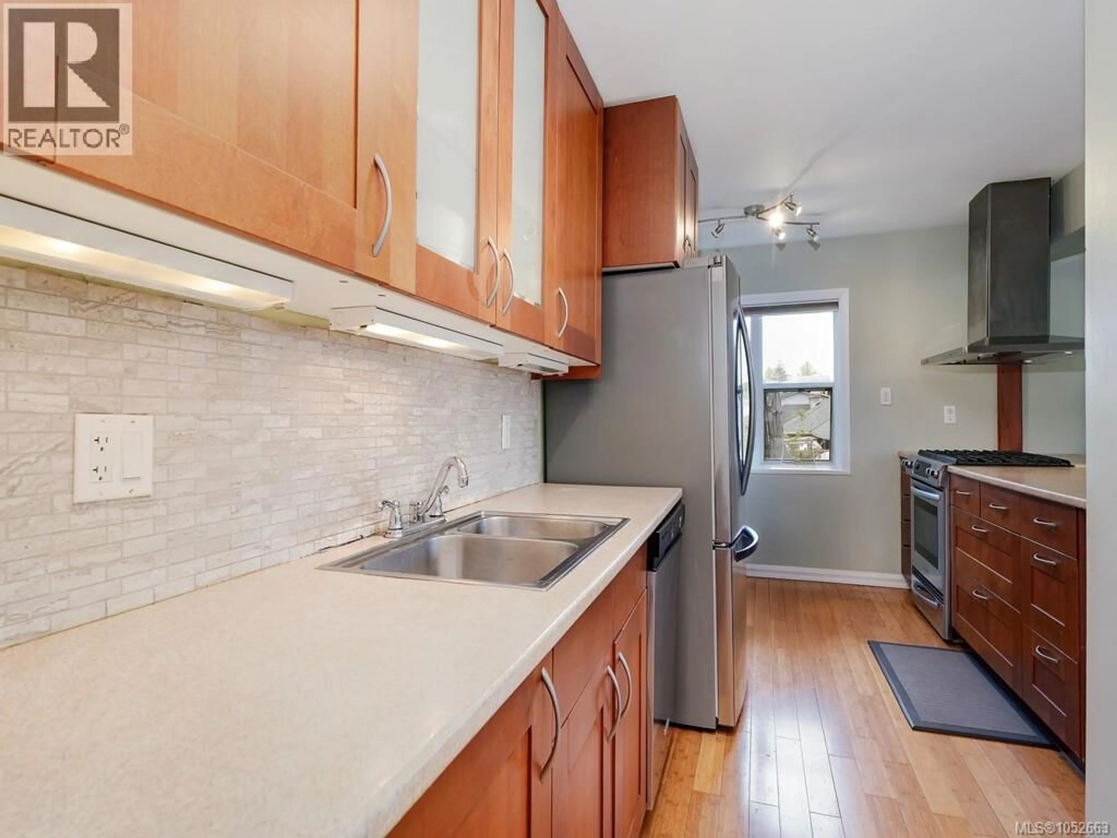 Standard kitchen, unknown for 915 INSKIP STREET, Esquimalt British Columbia V9A4J6