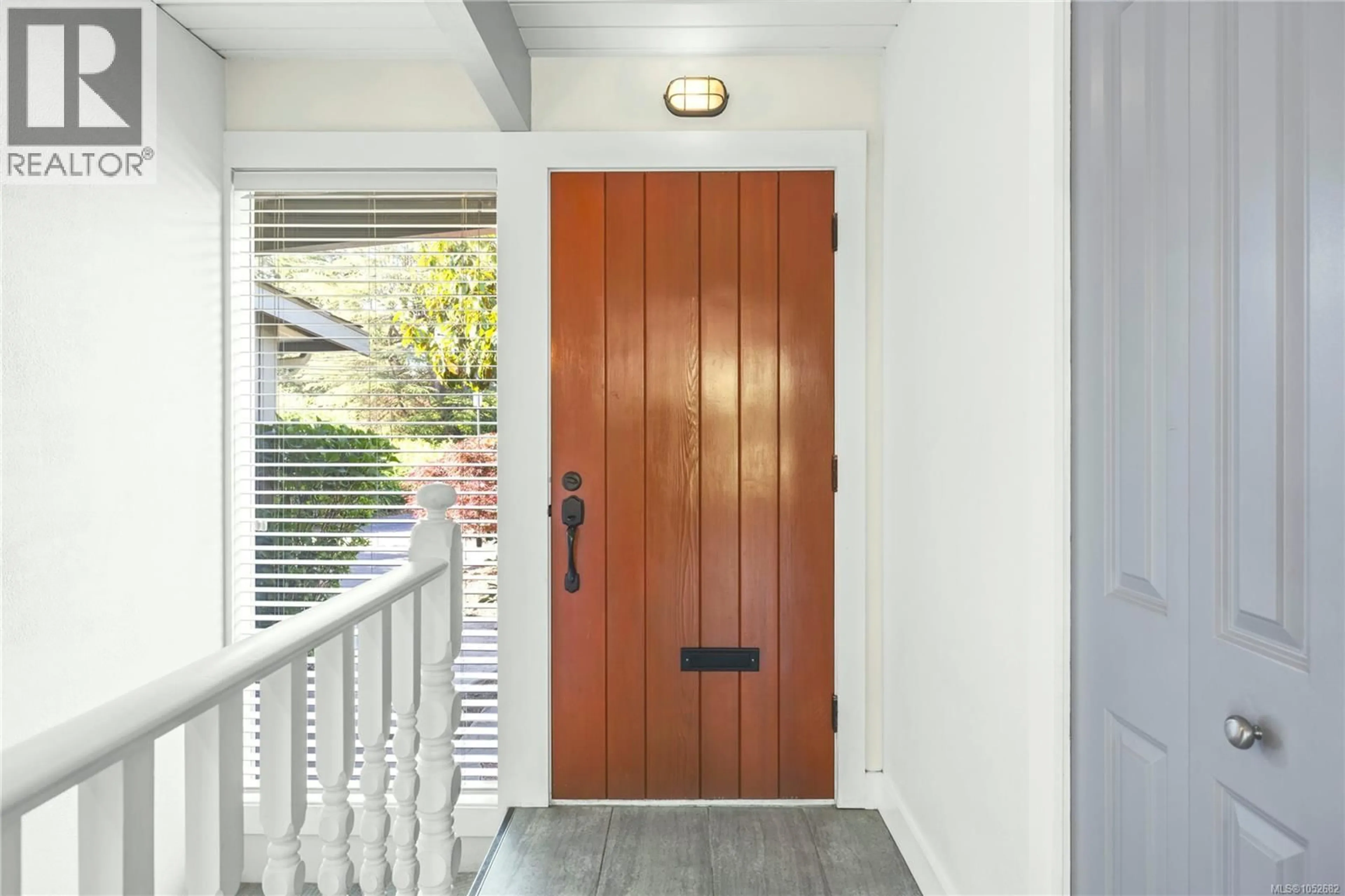 Indoor entryway for 830 BEACH DRIVE, Nanaimo British Columbia V9S2Y3