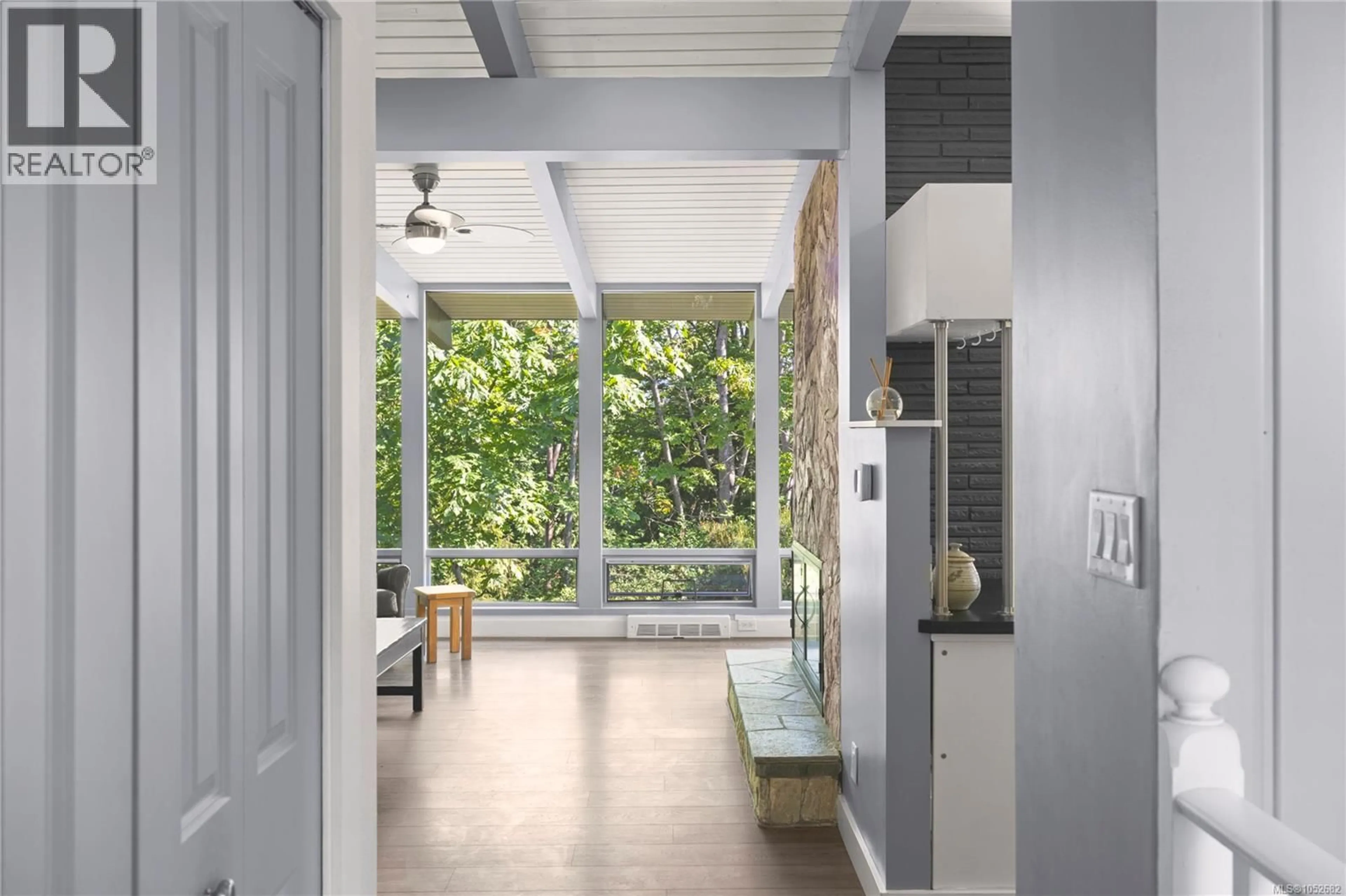 Indoor entryway for 830 BEACH DRIVE, Nanaimo British Columbia V9S2Y3