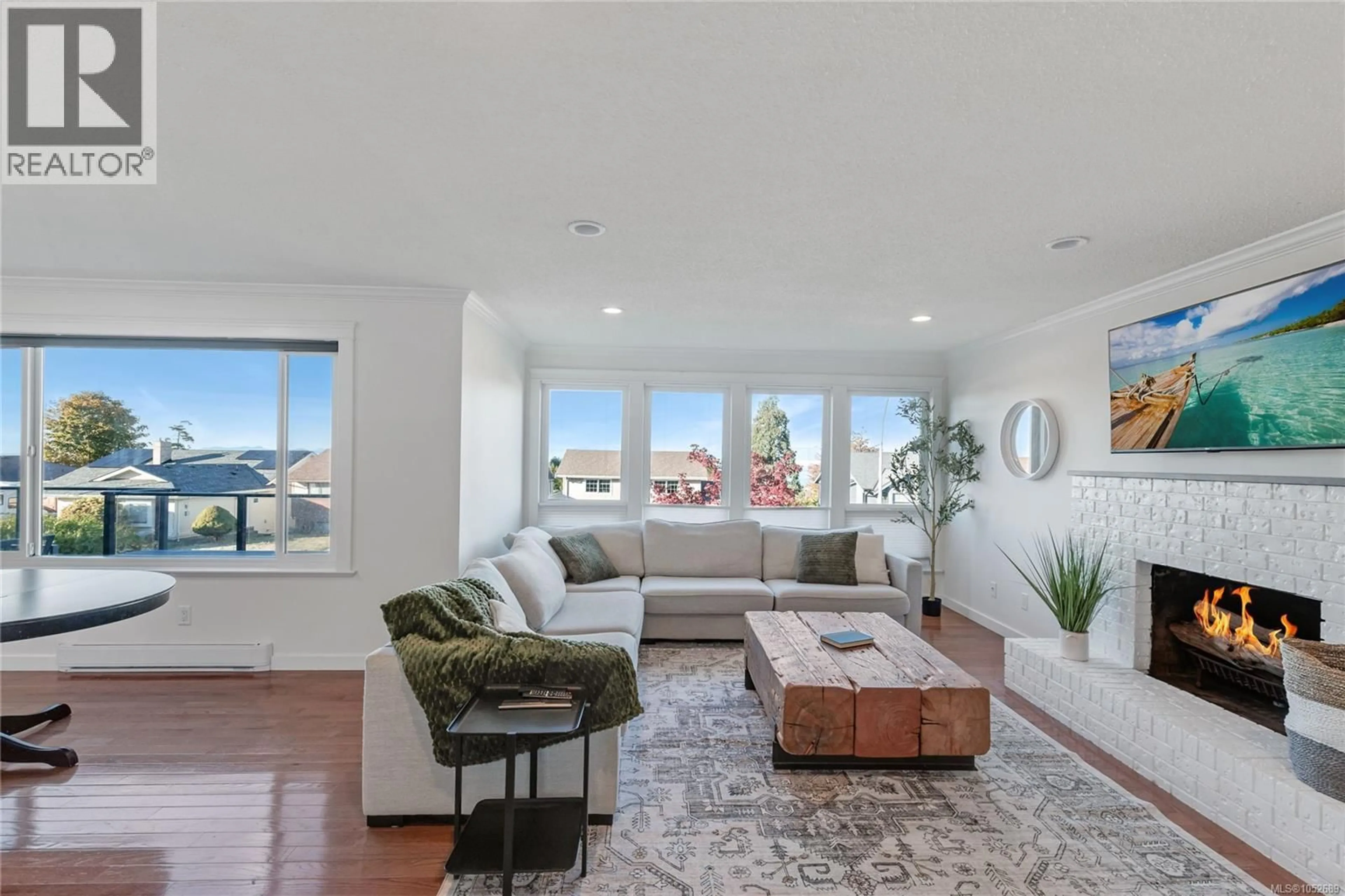 Living room with furniture, unknown for 419 SEALION PLACE, Nanaimo British Columbia V9V1B3