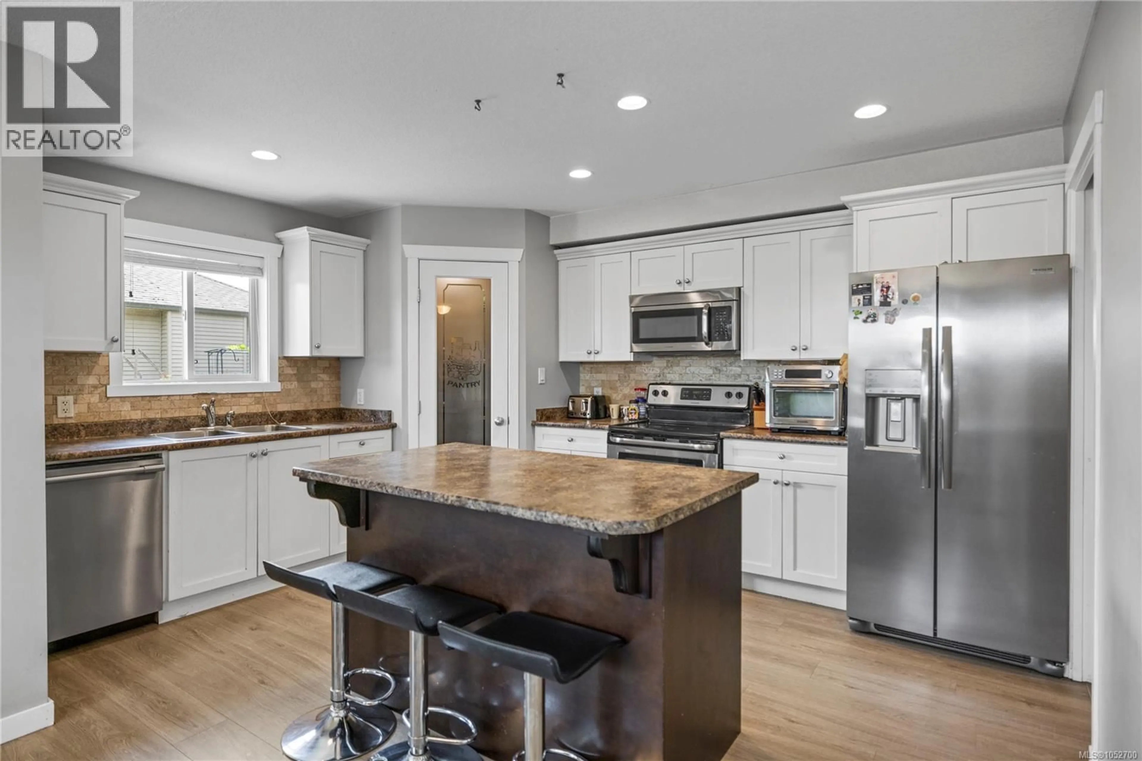 Open concept kitchen, unknown for 429 ALPEN WAY, Nanaimo British Columbia V9R4J3
