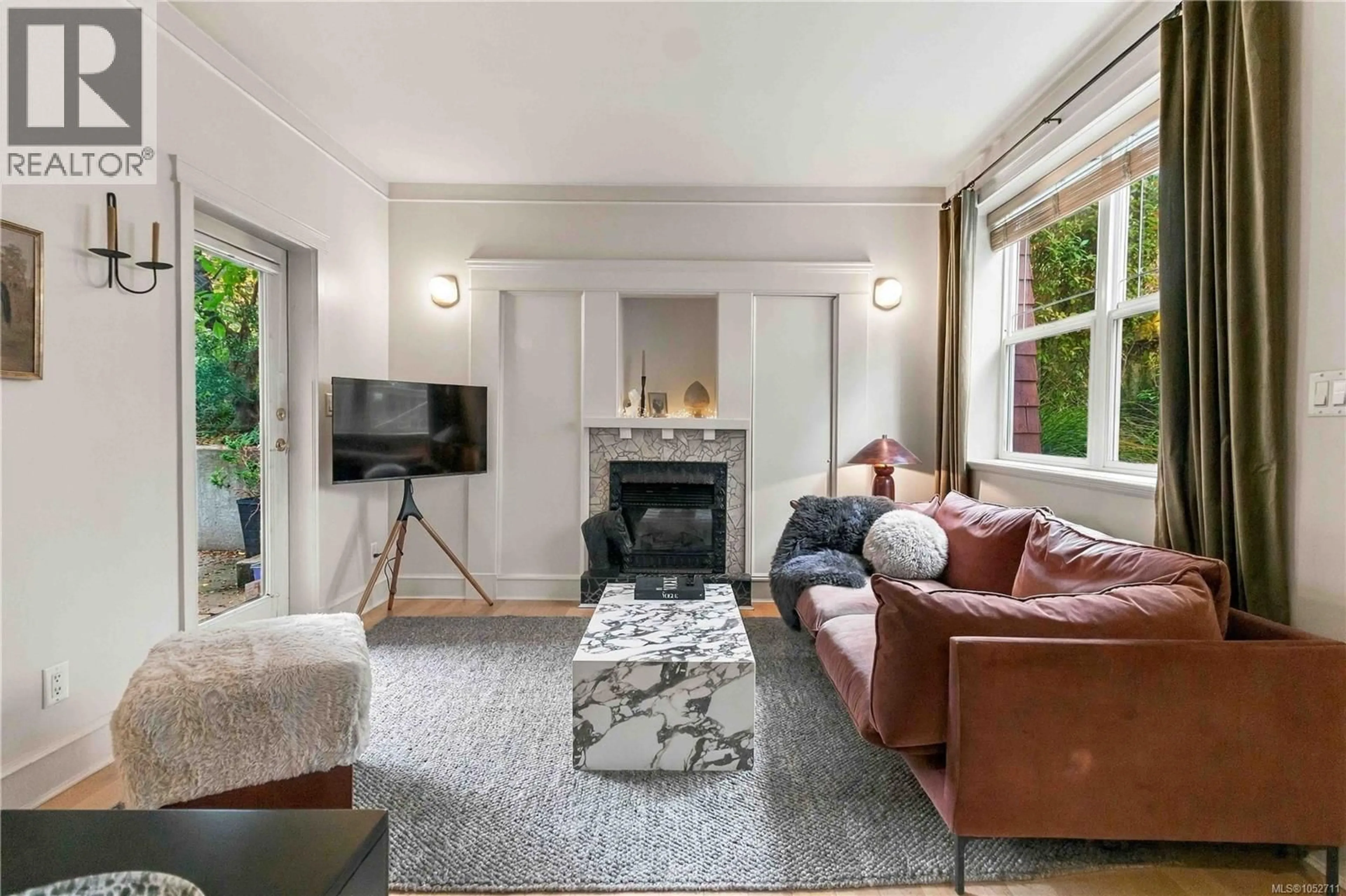 Living room with furniture, unknown for 1 - 1421 RICHARDSON STREET, Victoria British Columbia V8S1R1