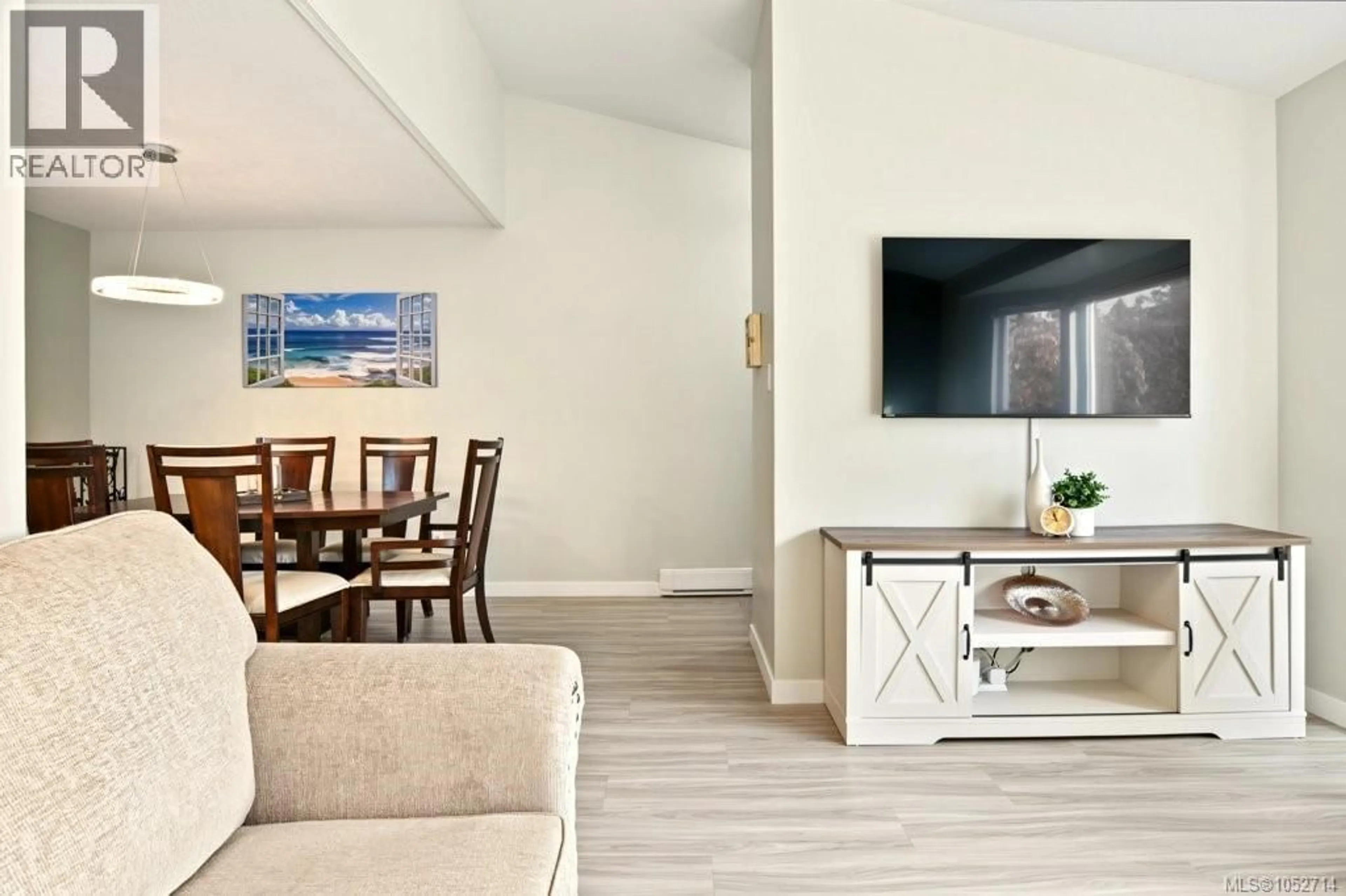 Living room with furniture, unknown for 64 - 120 FINHOLM STREET, Parksville British Columbia V9P1J5