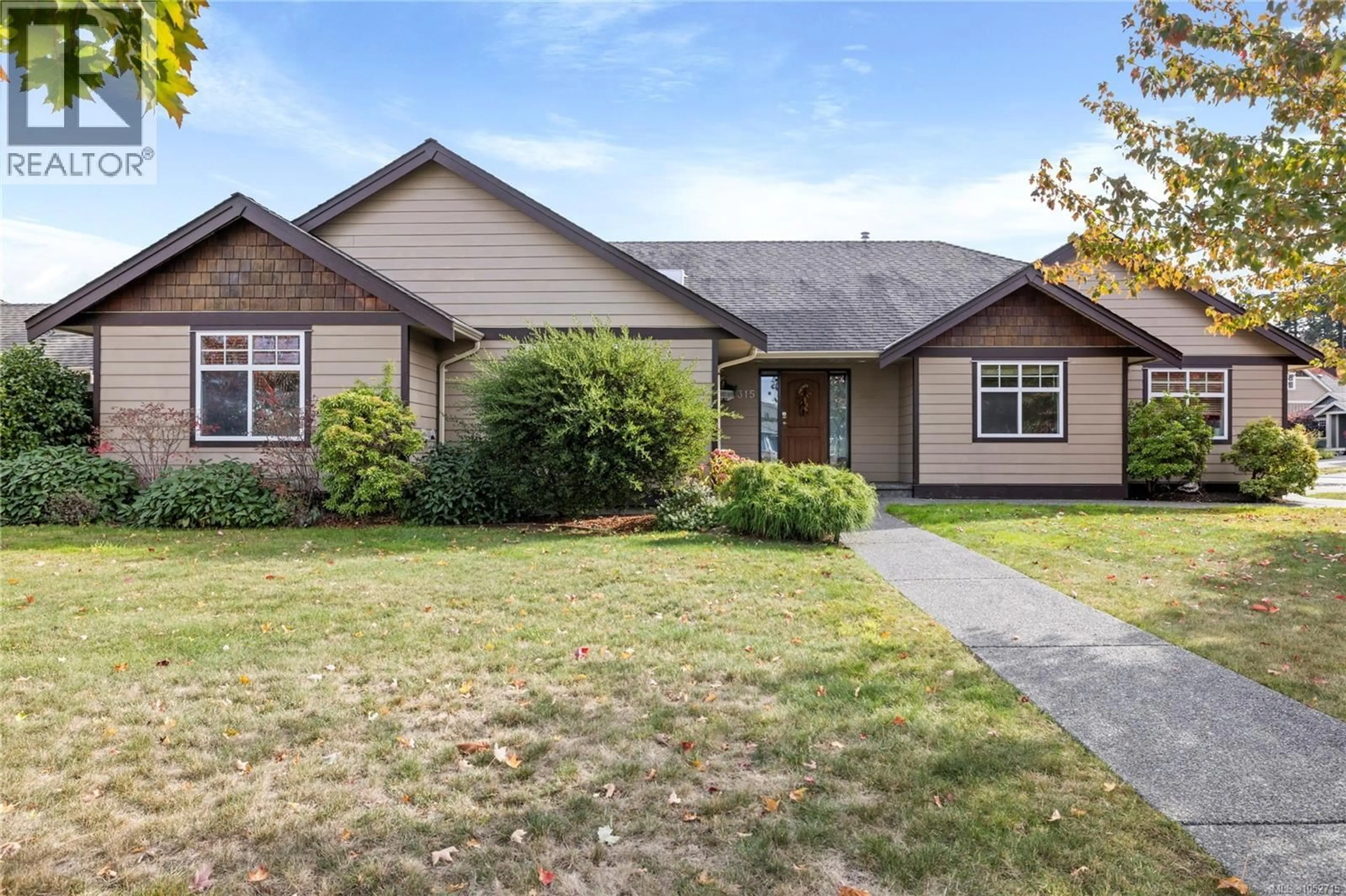 Home with vinyl exterior material, street for 315 CRABAPPLE CRESCENT, Parksville British Columbia V9P2J1