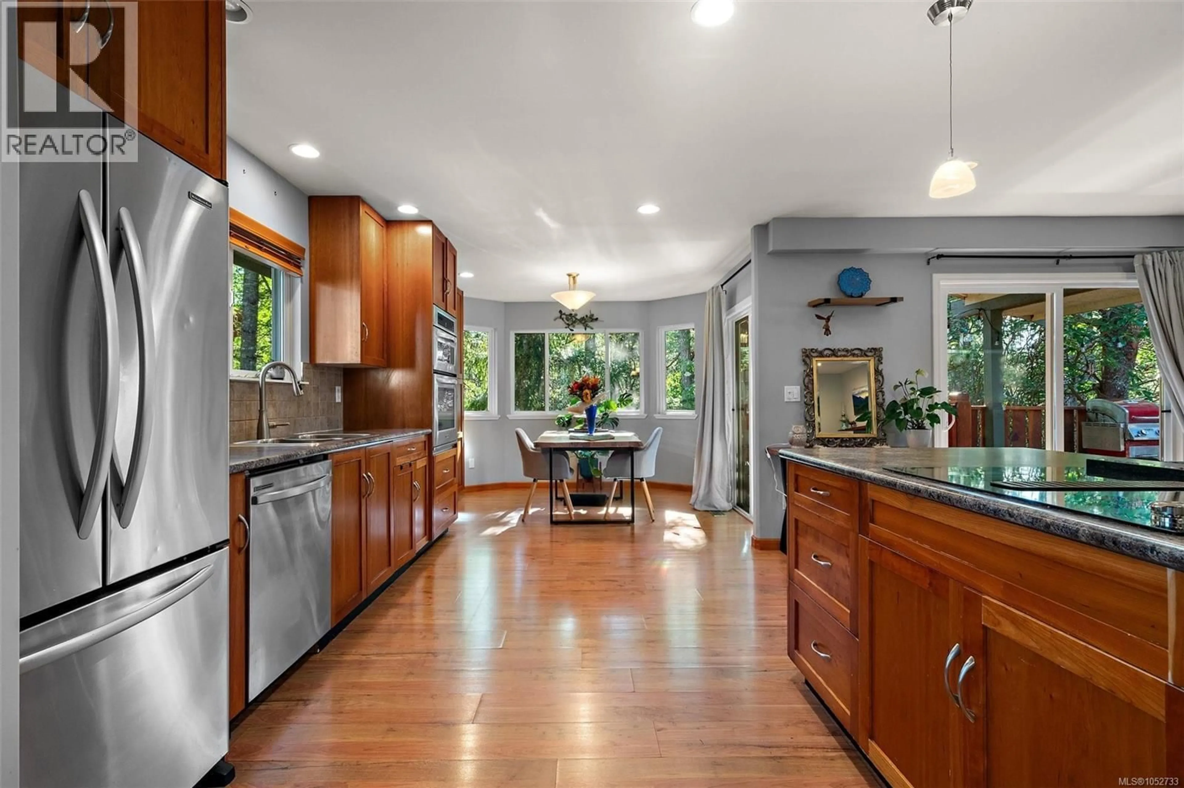 Open concept kitchen, ceramic/tile floor for 321 RENART PLACE, Langford British Columbia V9B3L6