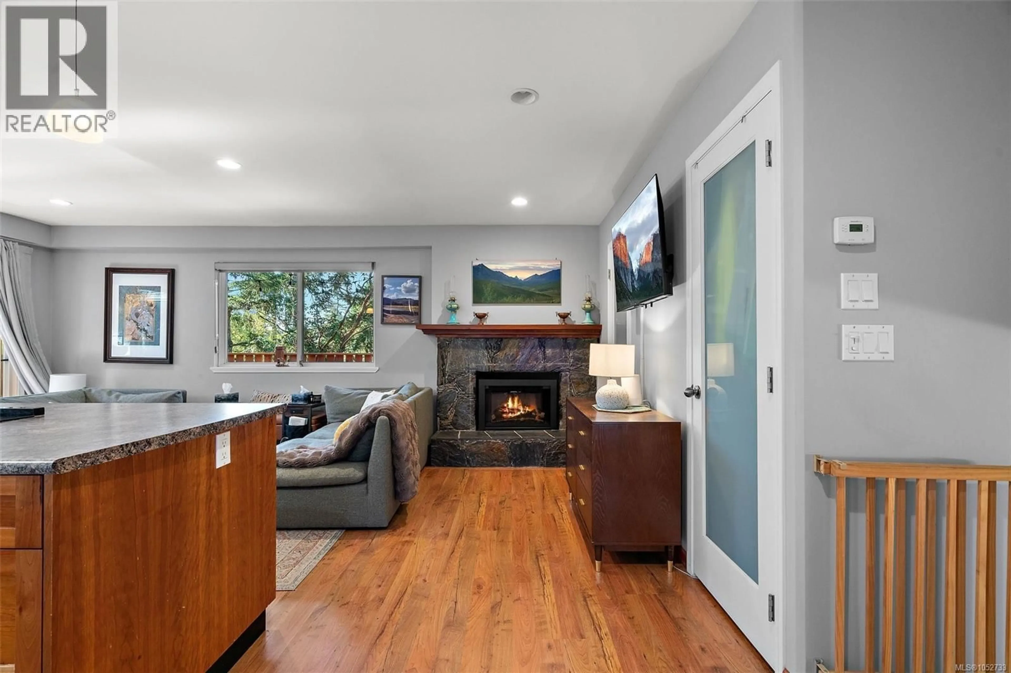 Living room with furniture, wood/laminate floor for 321 RENART PLACE, Langford British Columbia V9B3L6