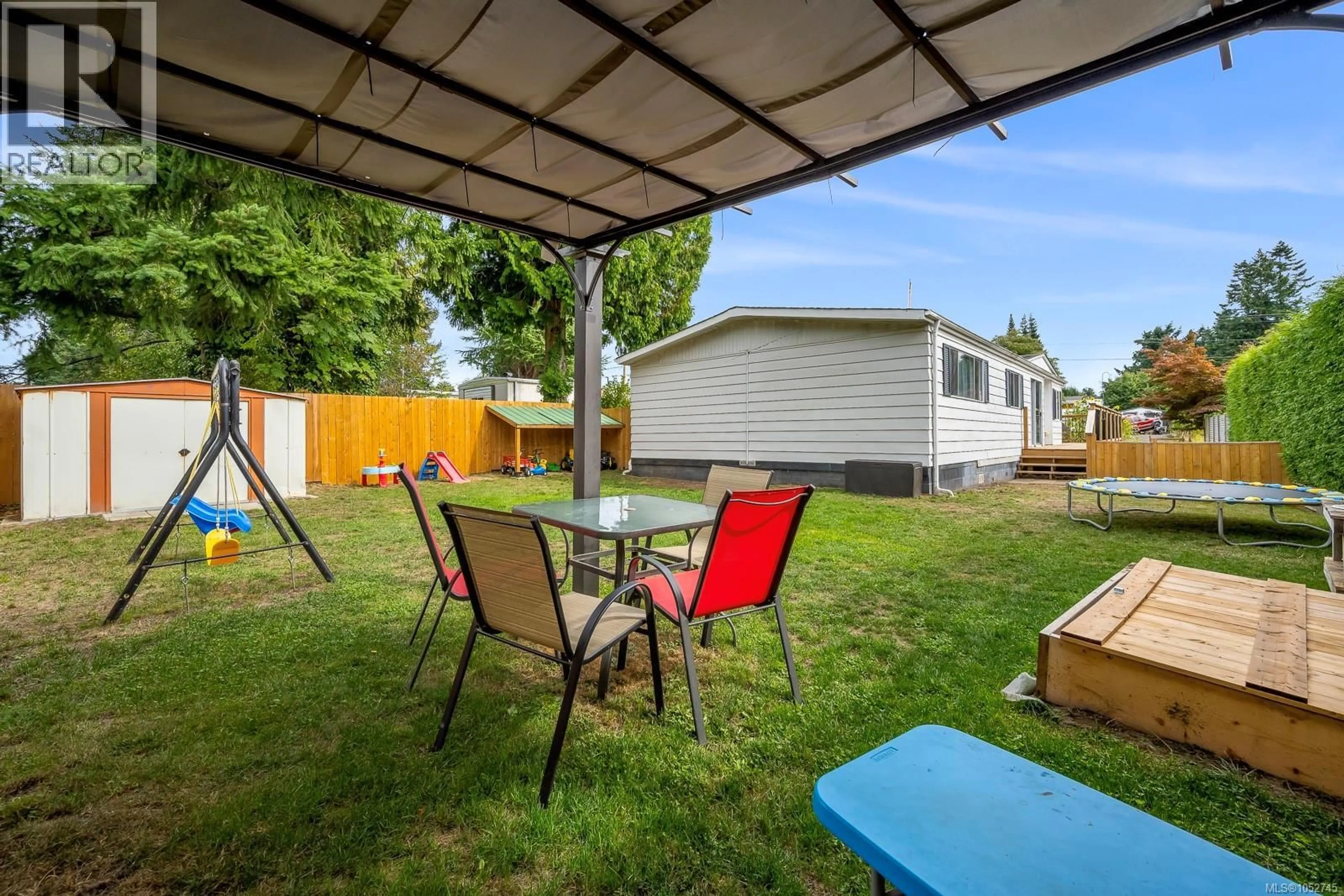 Patio, street for 1990 4TH STREET EAST, Courtenay British Columbia V9N6V3