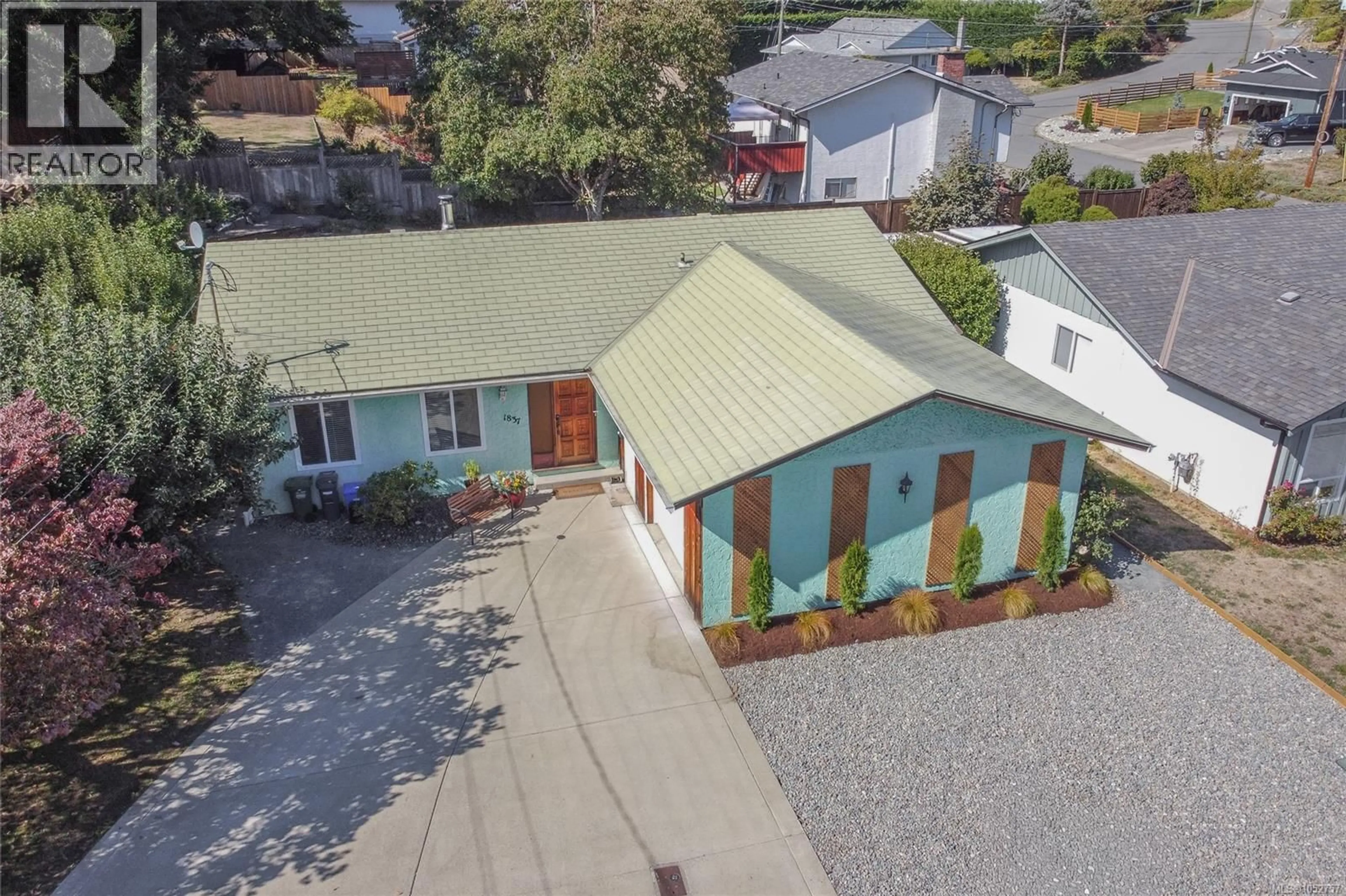 A pic from outside/outdoor area/front of a property/back of a property/a pic from drone, street for 1837 SANDRA PLACE, Duncan British Columbia V9L5A4