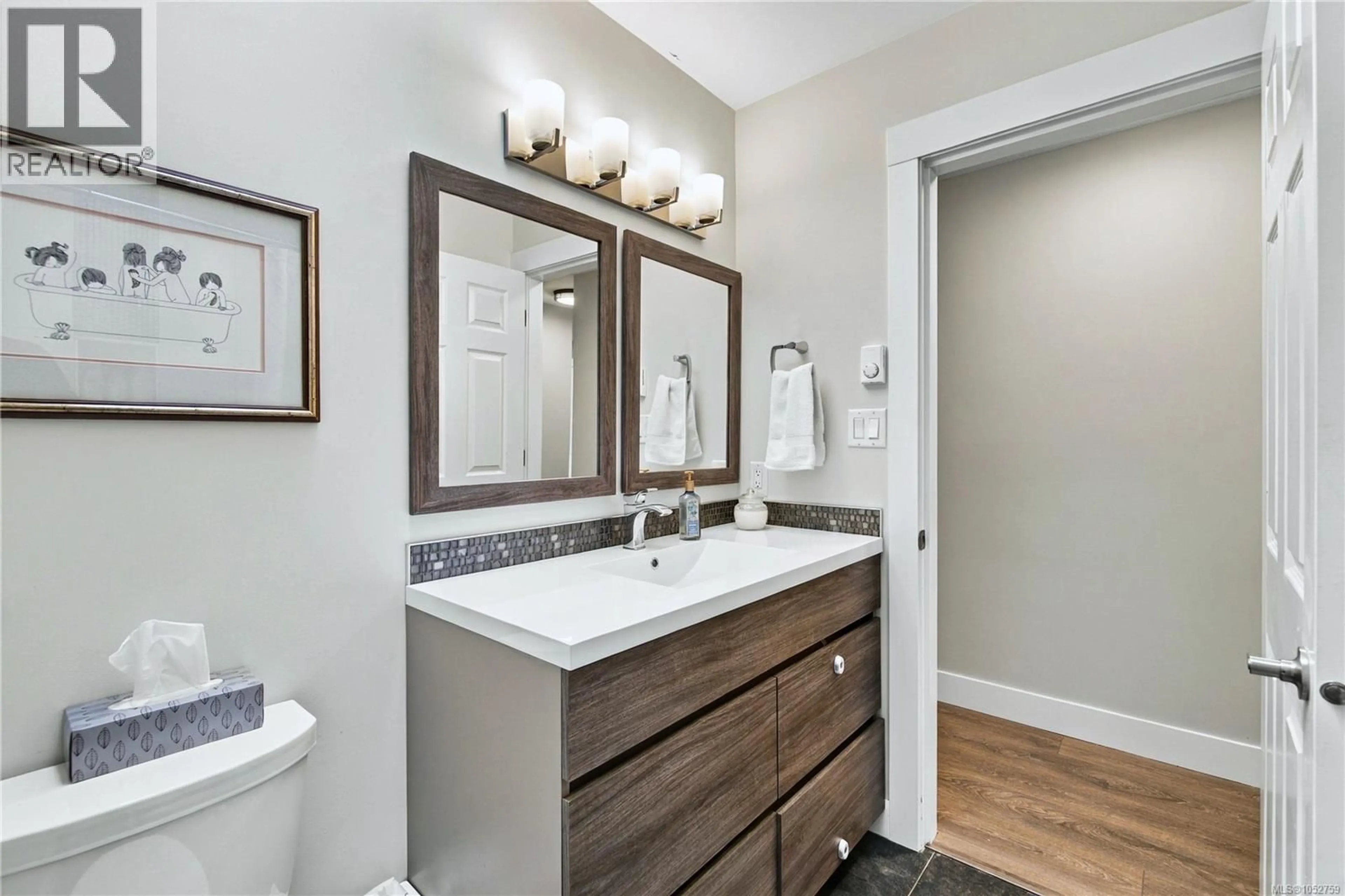 Contemporary bathroom, unknown for 530 SUMMIT DRIVE, Nanaimo British Columbia V9T5J7