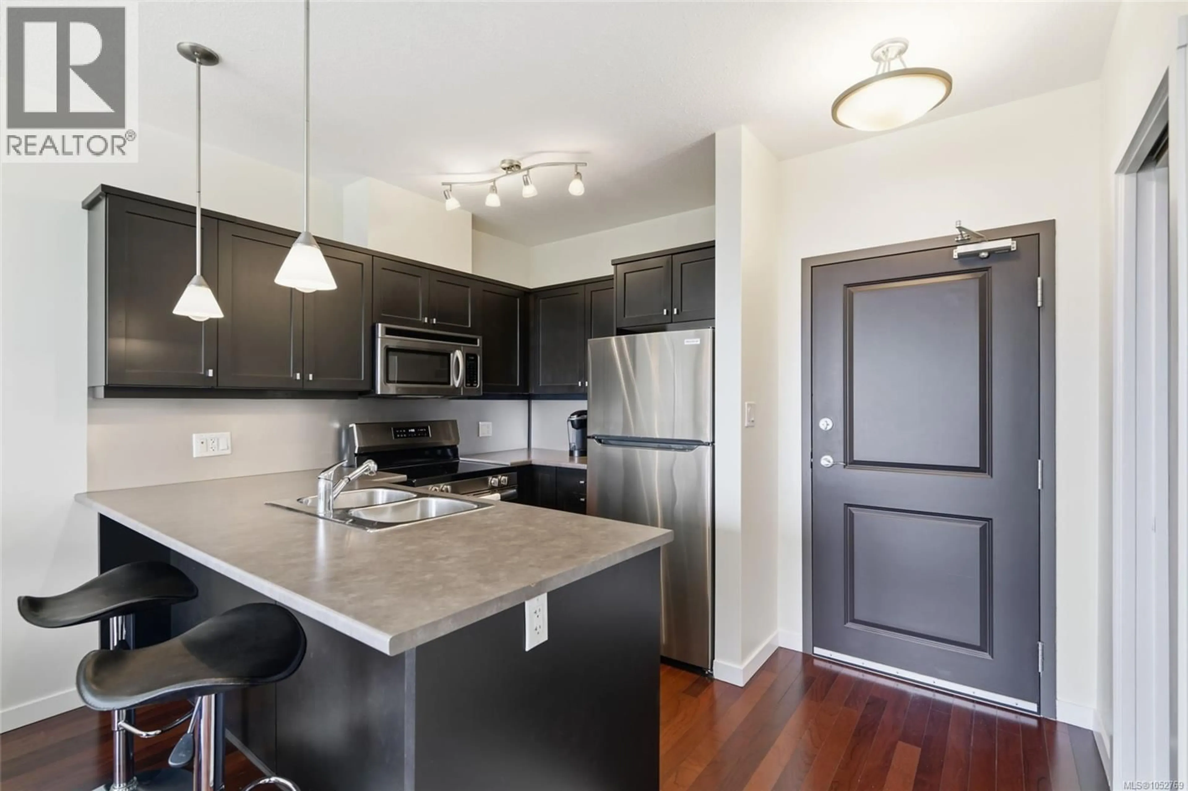 Open concept kitchen, unknown for 304 - 555 FRANKLYN STREET, Nanaimo British Columbia V9R2X9