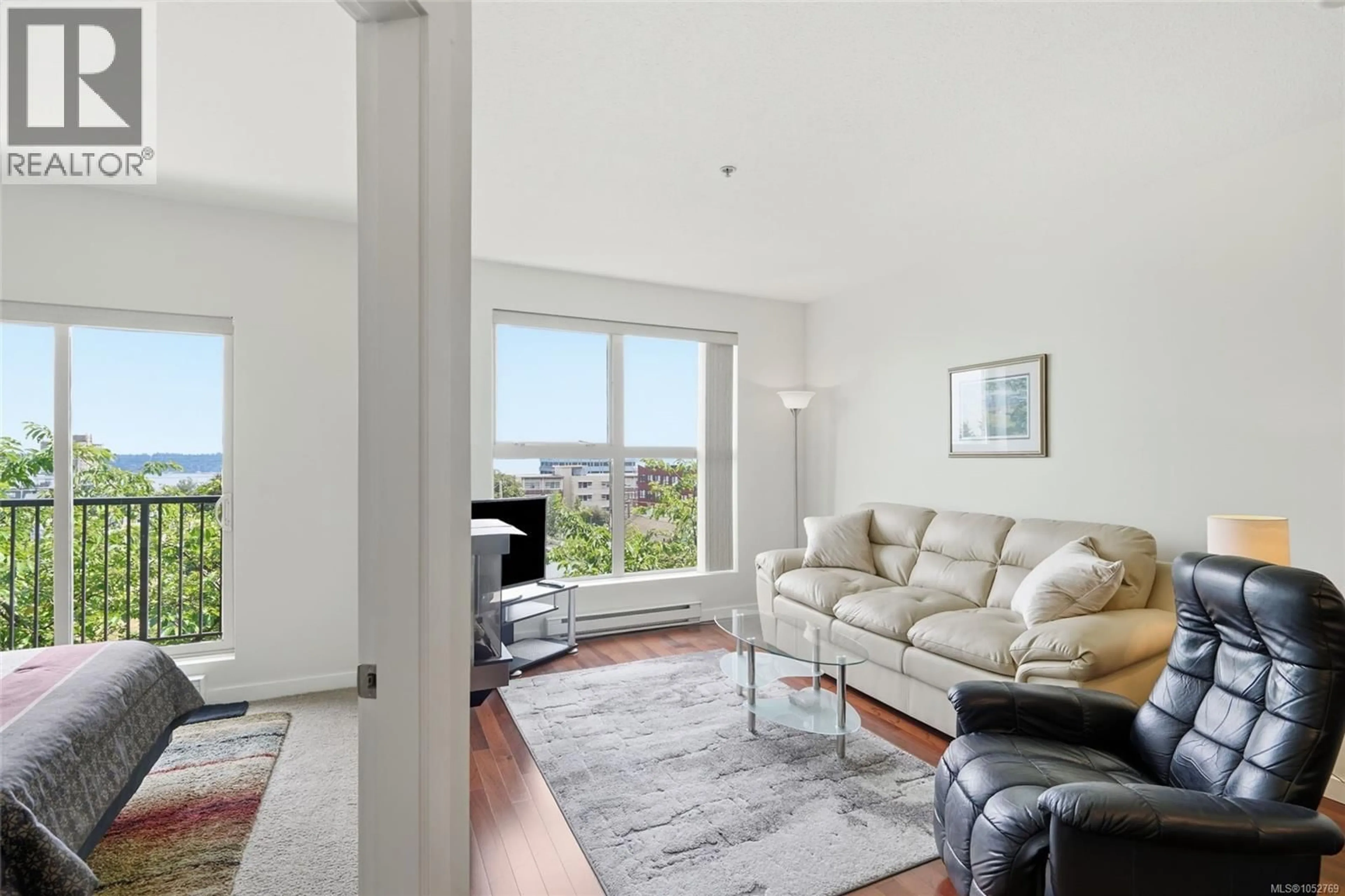 Living room with furniture, unknown for 304 - 555 FRANKLYN STREET, Nanaimo British Columbia V9R2X9