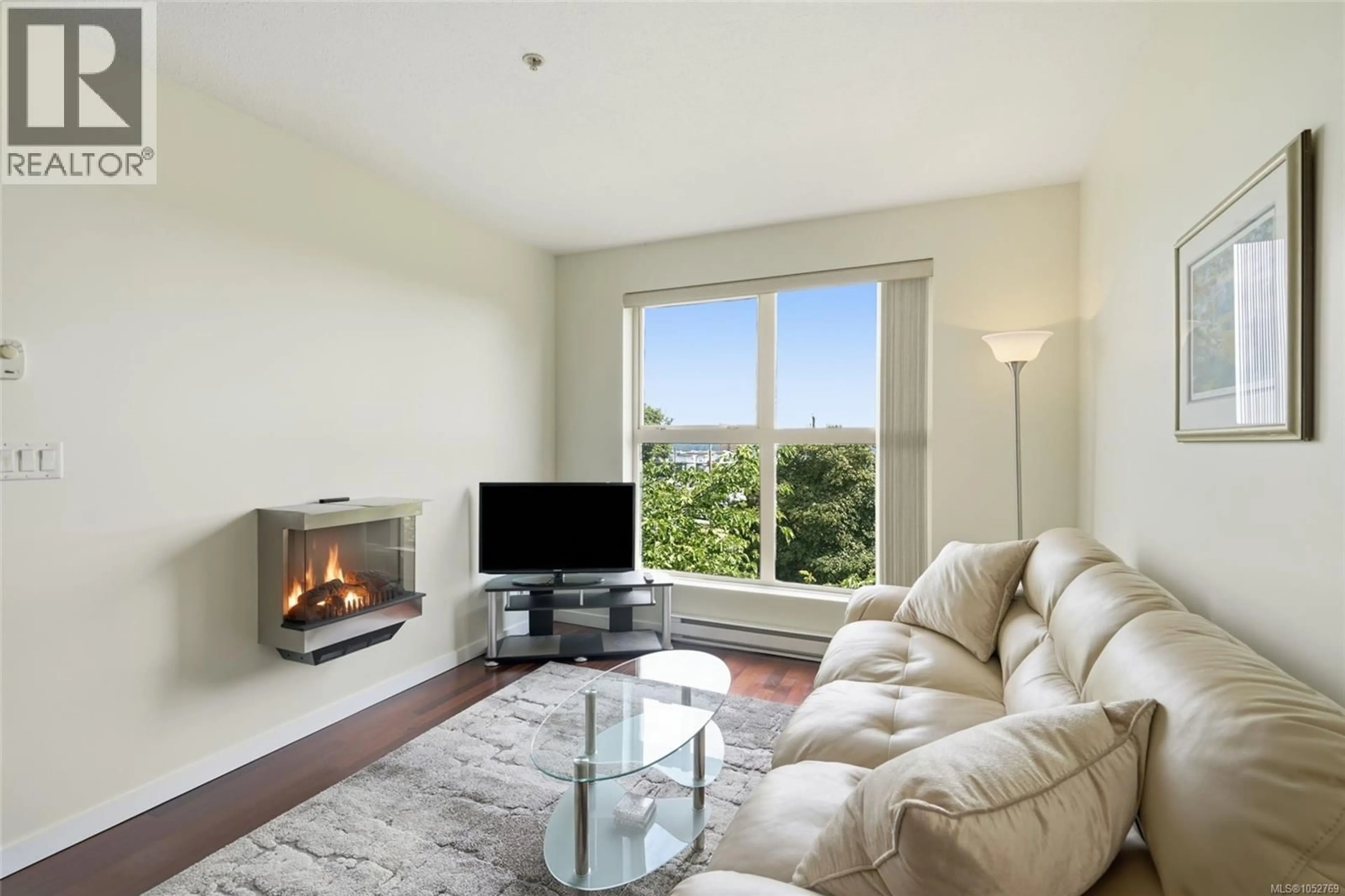 Living room with furniture, unknown for 304 - 555 FRANKLYN STREET, Nanaimo British Columbia V9R2X9