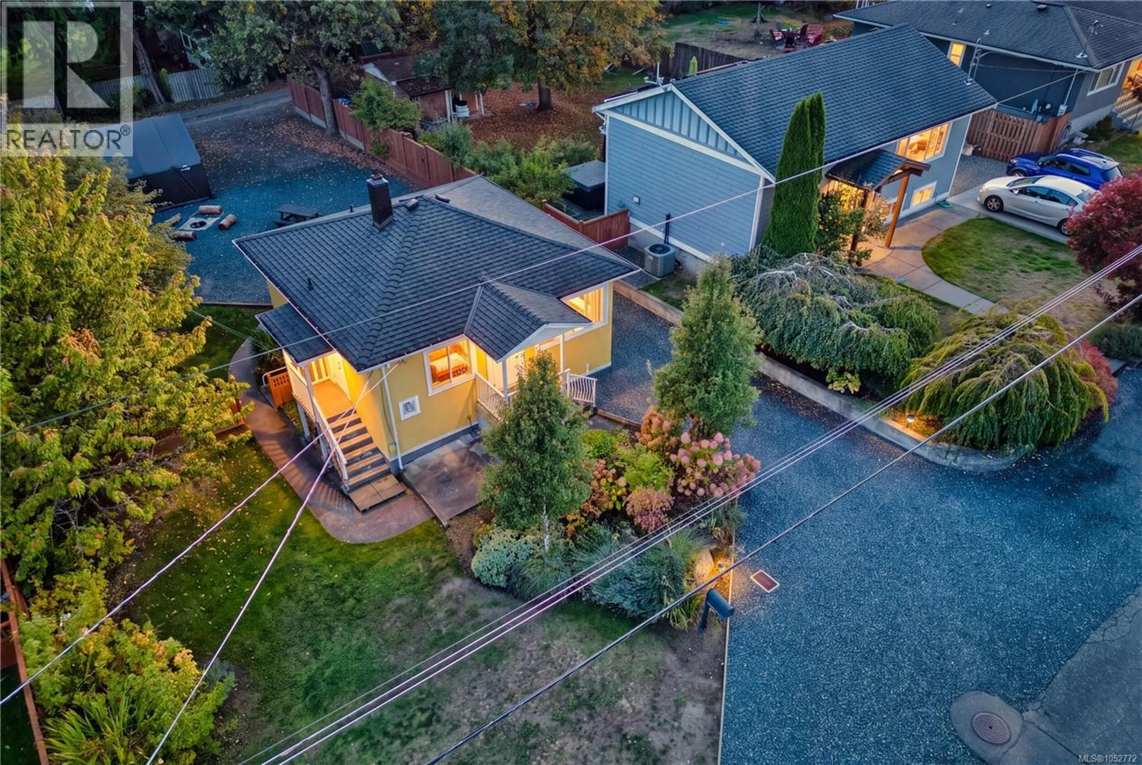 A pic from outside/outdoor area/front of a property/back of a property/a pic from drone, street for 519 DUKE STREET, Nanaimo British Columbia V9R1K2