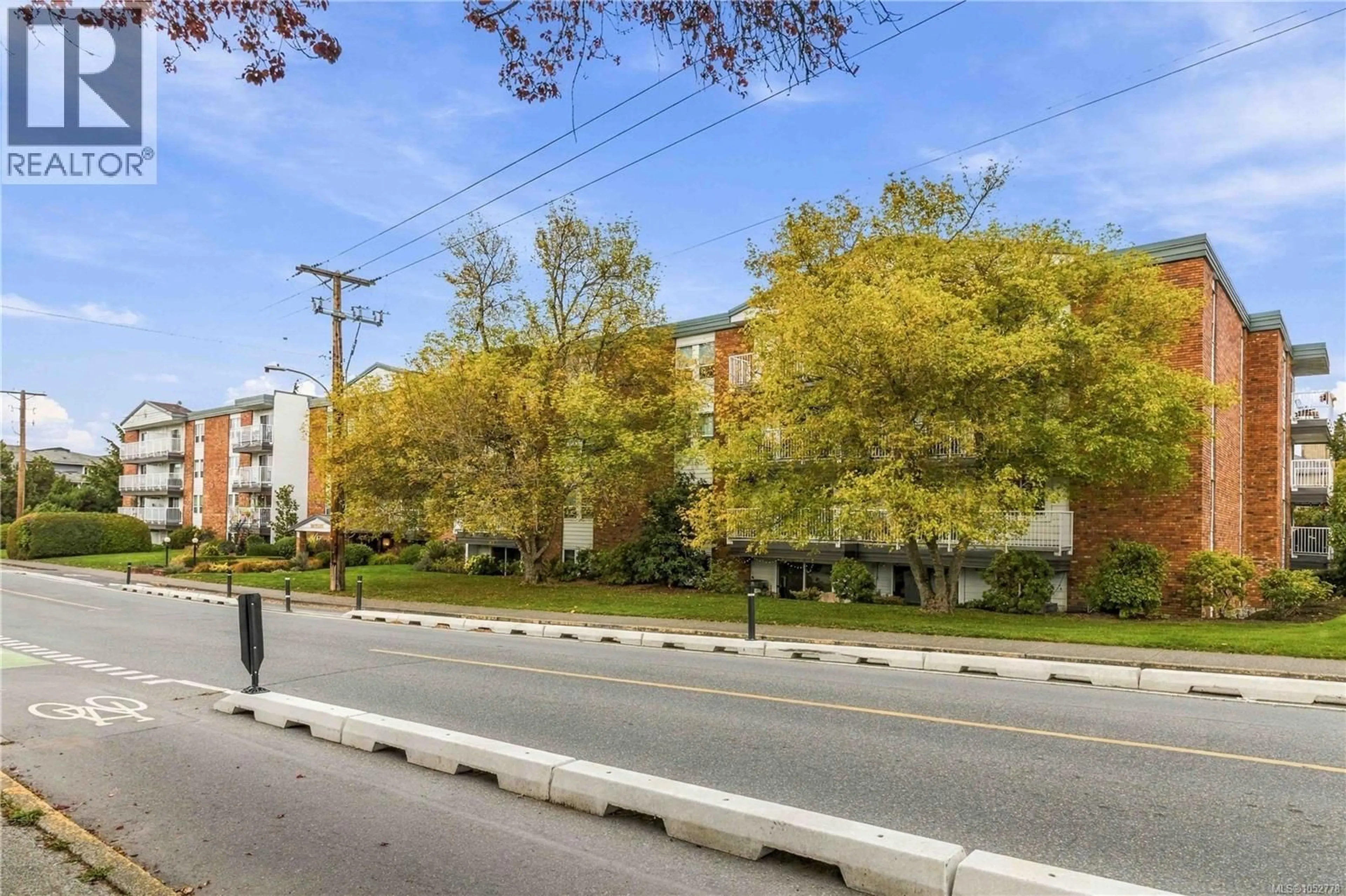 Patio, street for 316 - 900 TOLMIE AVENUE, Saanich British Columbia V8X3W6