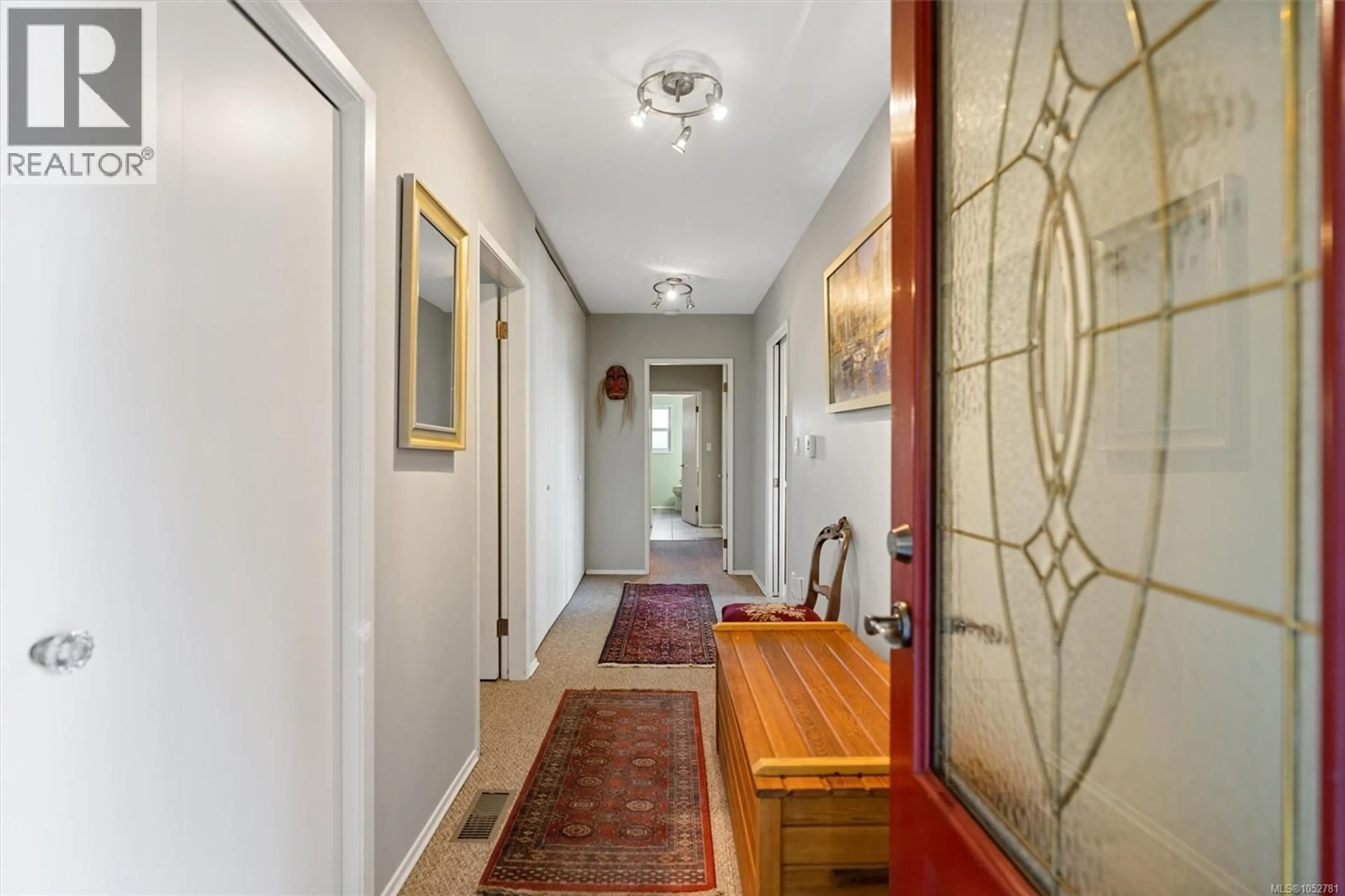 Indoor foyer for 8698 EAST SAANICH ROAD, North Saanich British Columbia V8L1H2