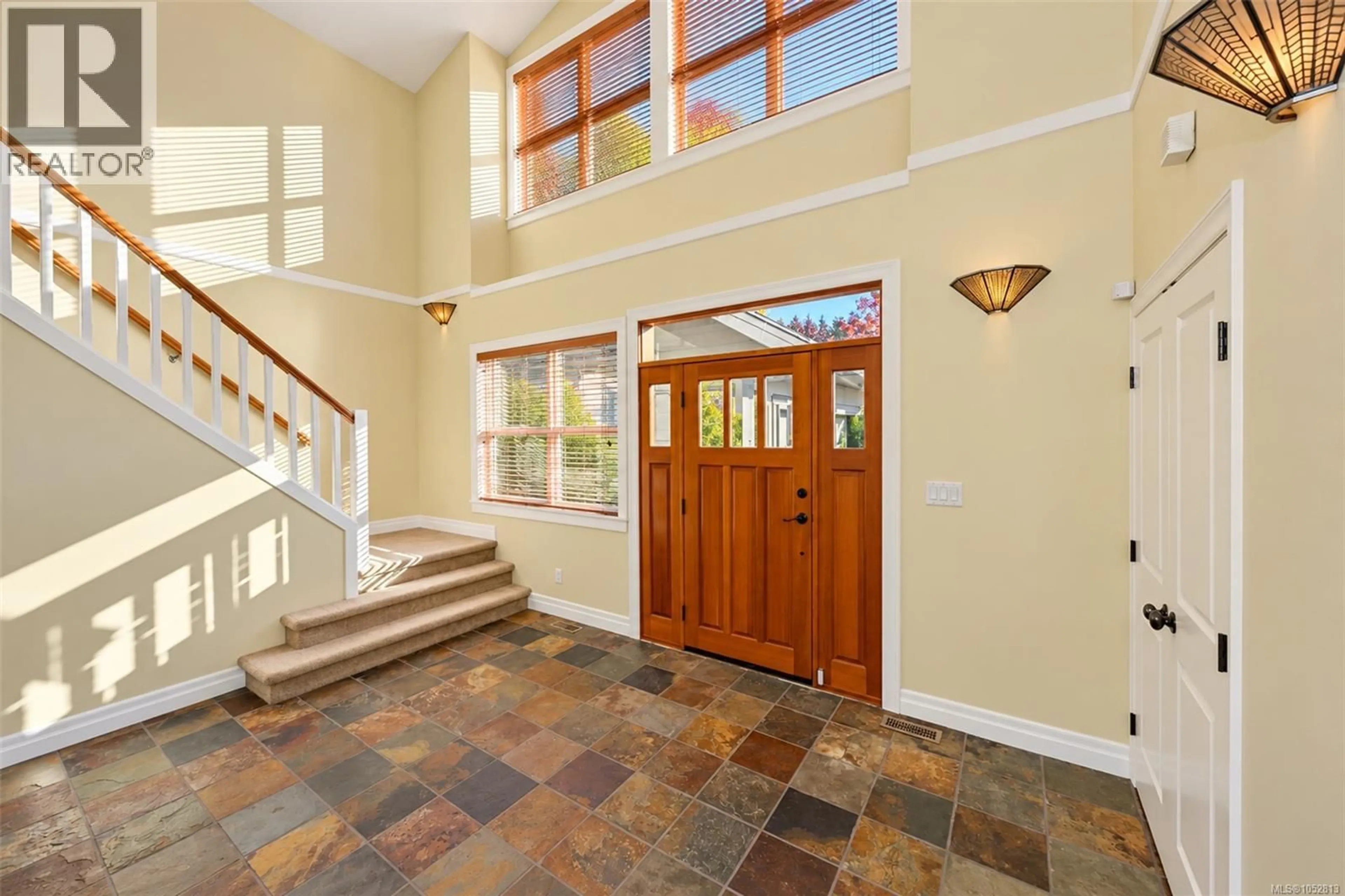 Indoor entryway for 6086 STERLING DRIVE, Duncan British Columbia V9L5N2