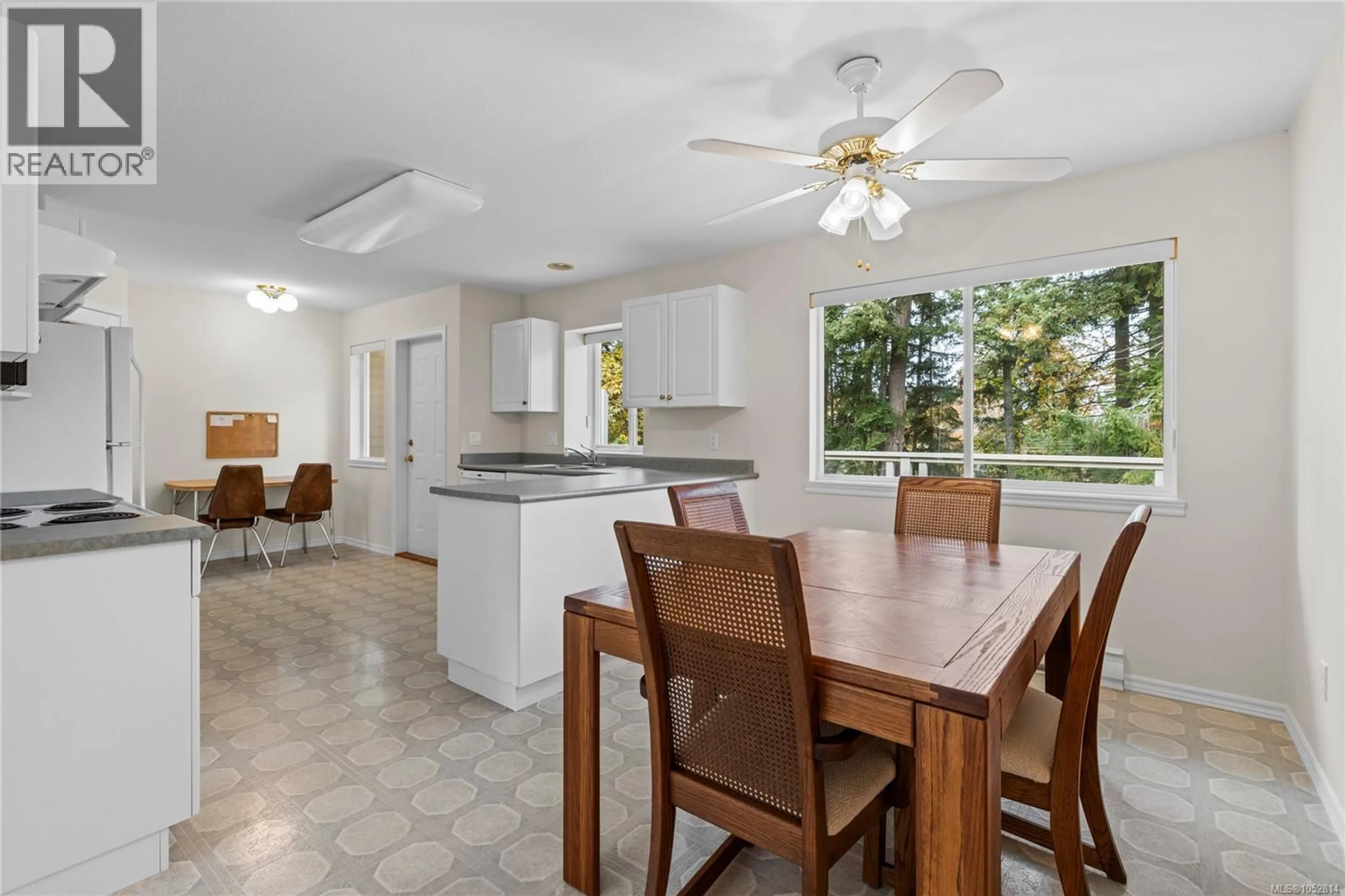 Open concept kitchen, ceramic/tile floor for 1024 CENTRE CRESCENT, Qualicum Beach British Columbia V9K2G6