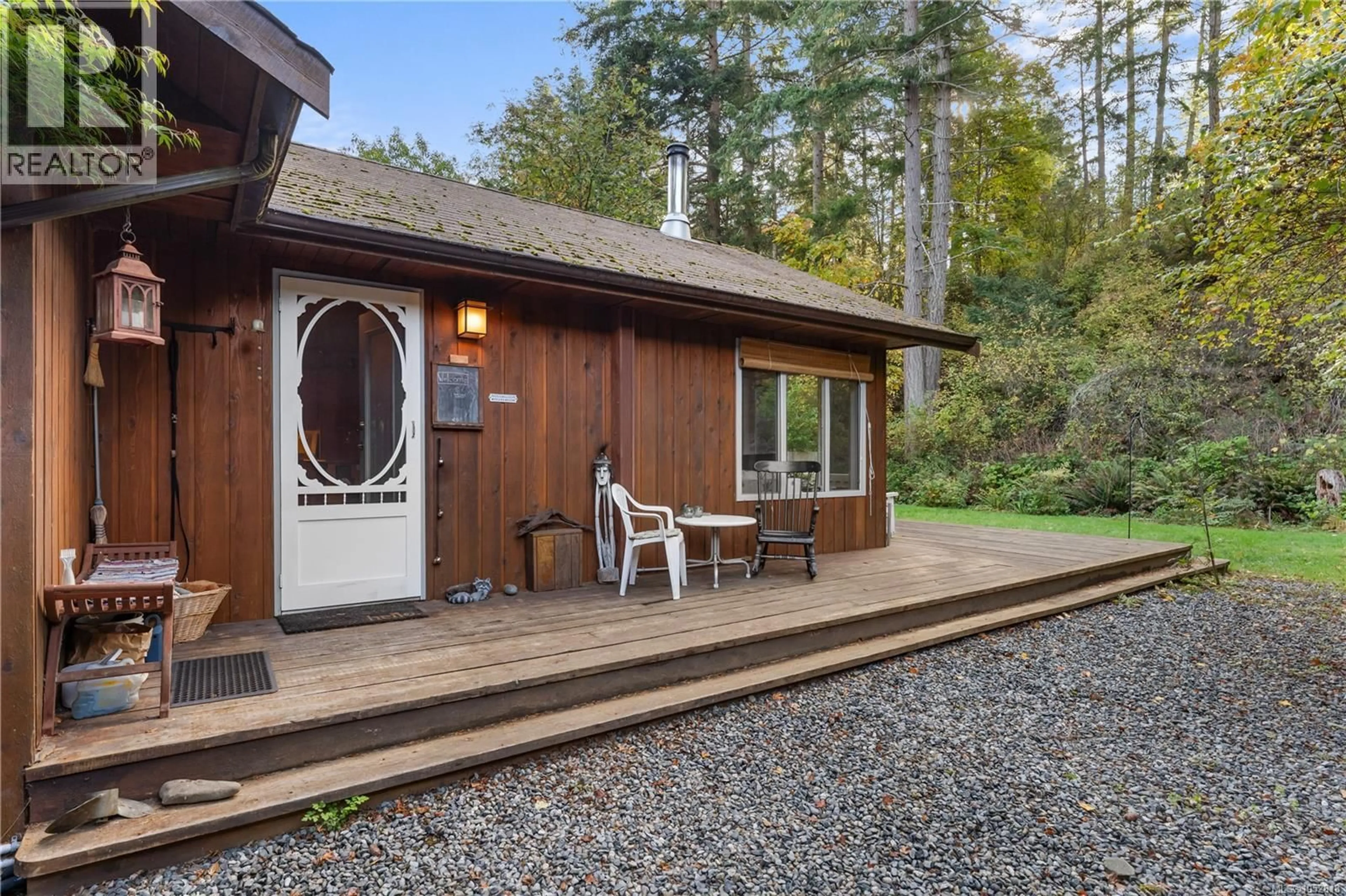 Patio, street for 3275 SOUTH ROAD, Gabriola Island British Columbia V0R1X7