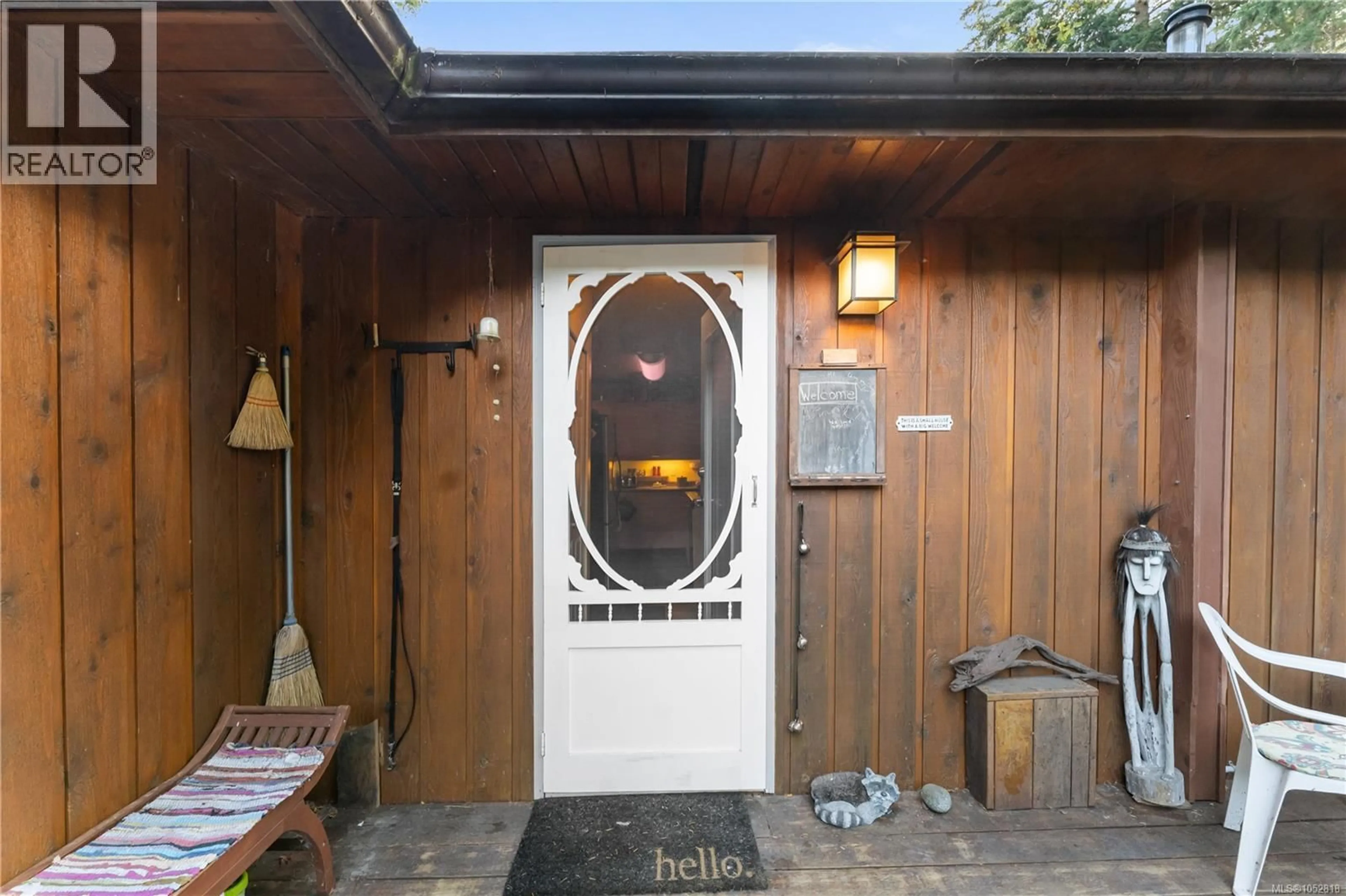 Indoor entryway for 3275 SOUTH ROAD, Gabriola Island British Columbia V0R1X7