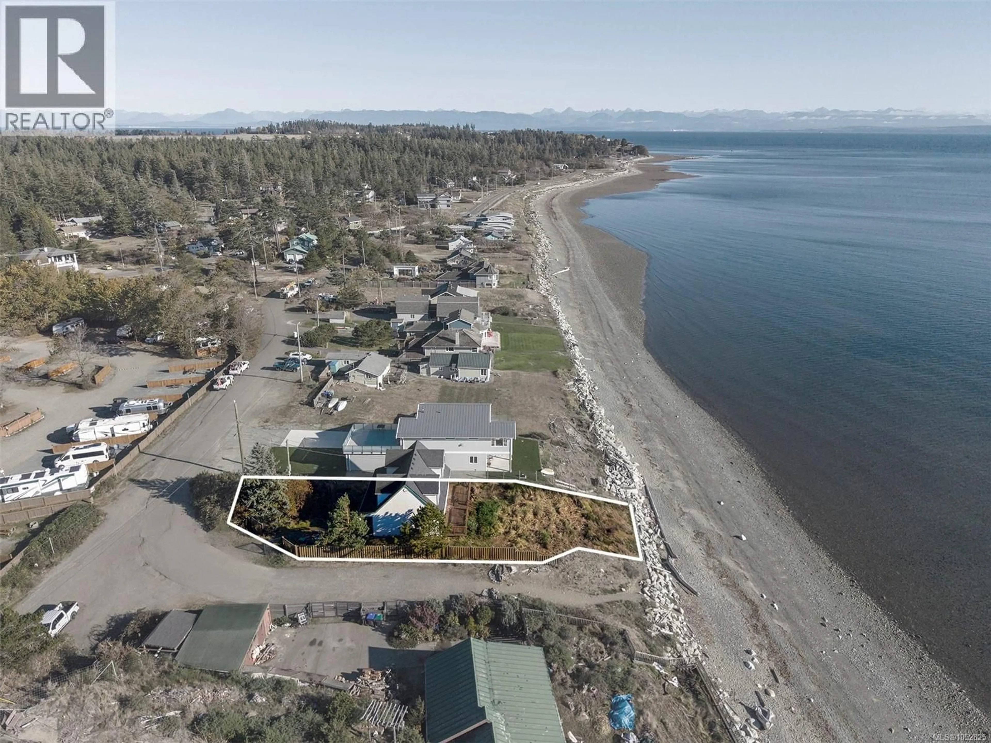 A pic from outside/outdoor area/front of a property/back of a property/a pic from drone, water/lake/river/ocean view for 622 HUTTON ROAD, Comox British Columbia V9M3V5