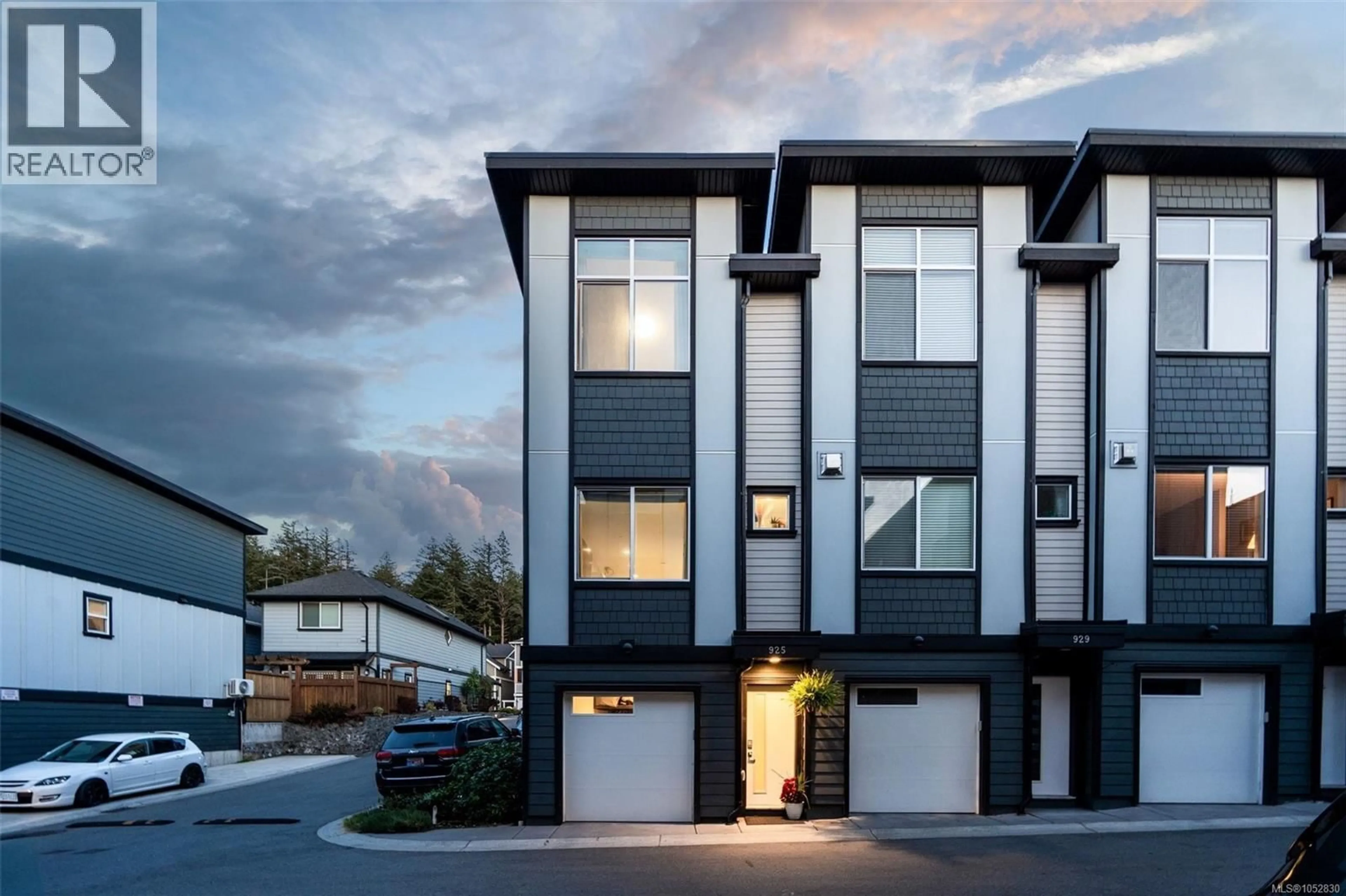 Home with vinyl exterior material, street for 925 TURNSTONE RIDGE, Langford British Columbia V9C2Y4