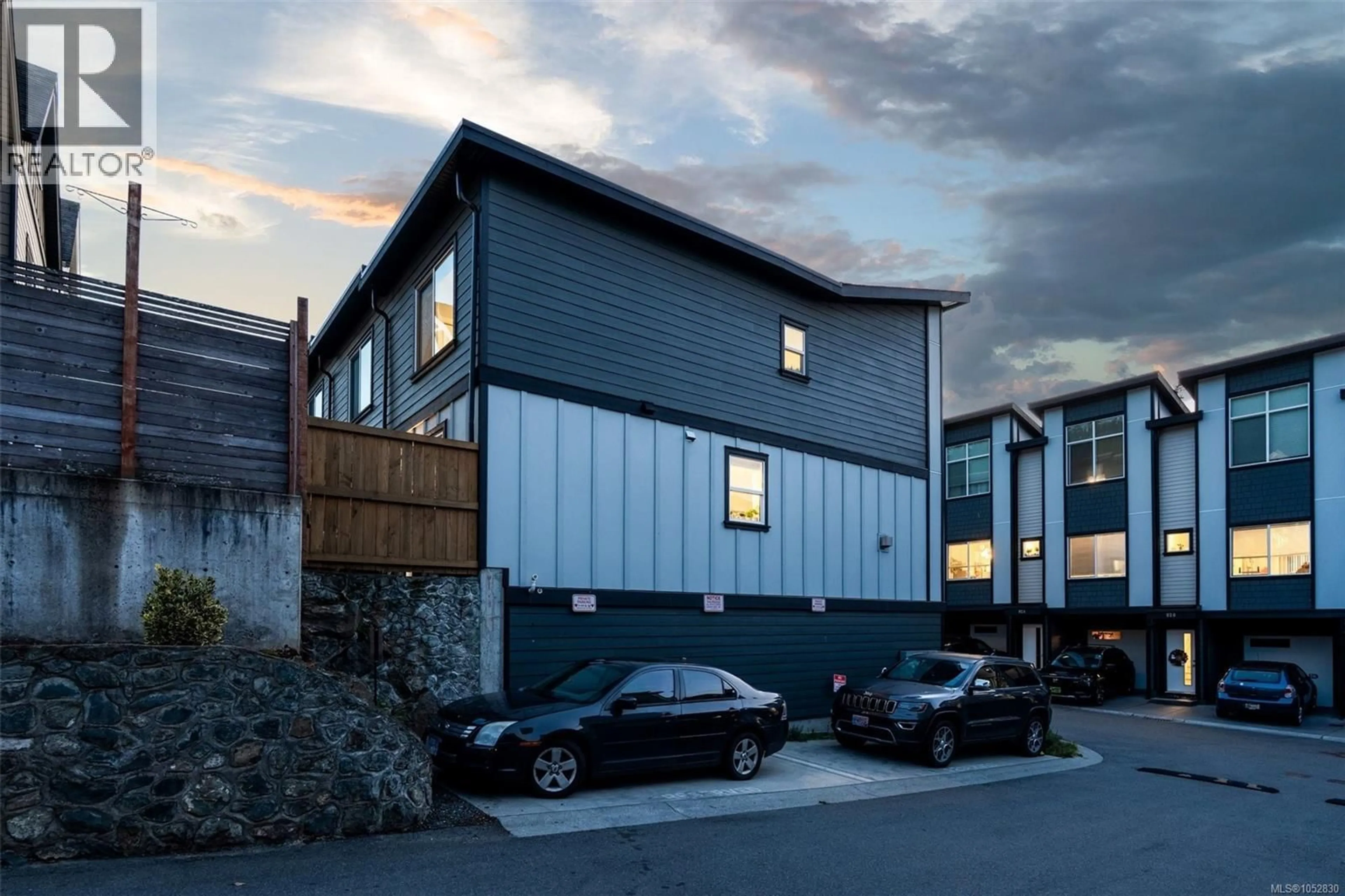 Home with vinyl exterior material, street for 925 TURNSTONE RIDGE, Langford British Columbia V9C2Y4