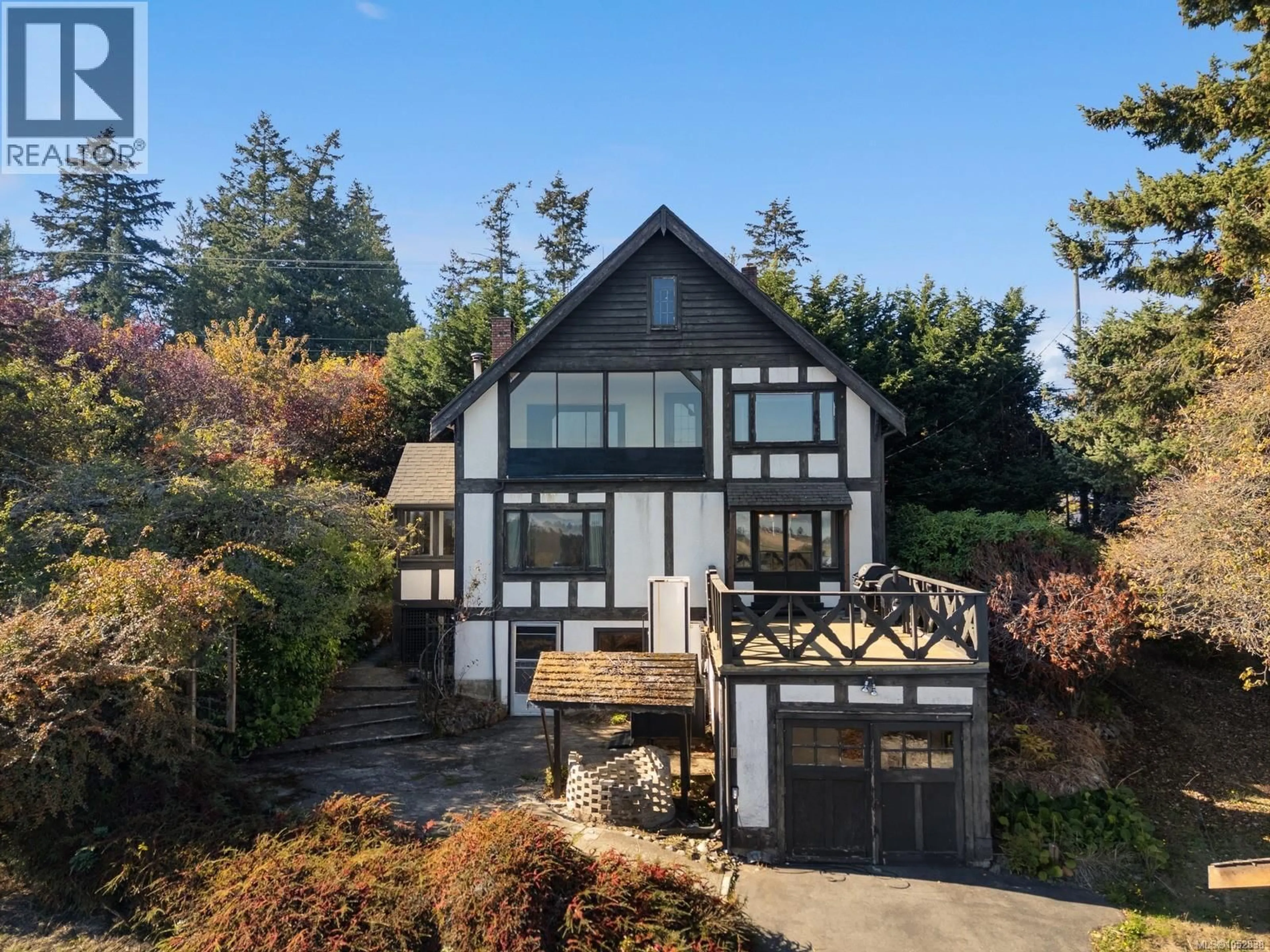 A pic from outside/outdoor area/front of a property/back of a property/a pic from drone, street for 5904 OLD EAST ROAD, Saanich British Columbia V8Y1V6