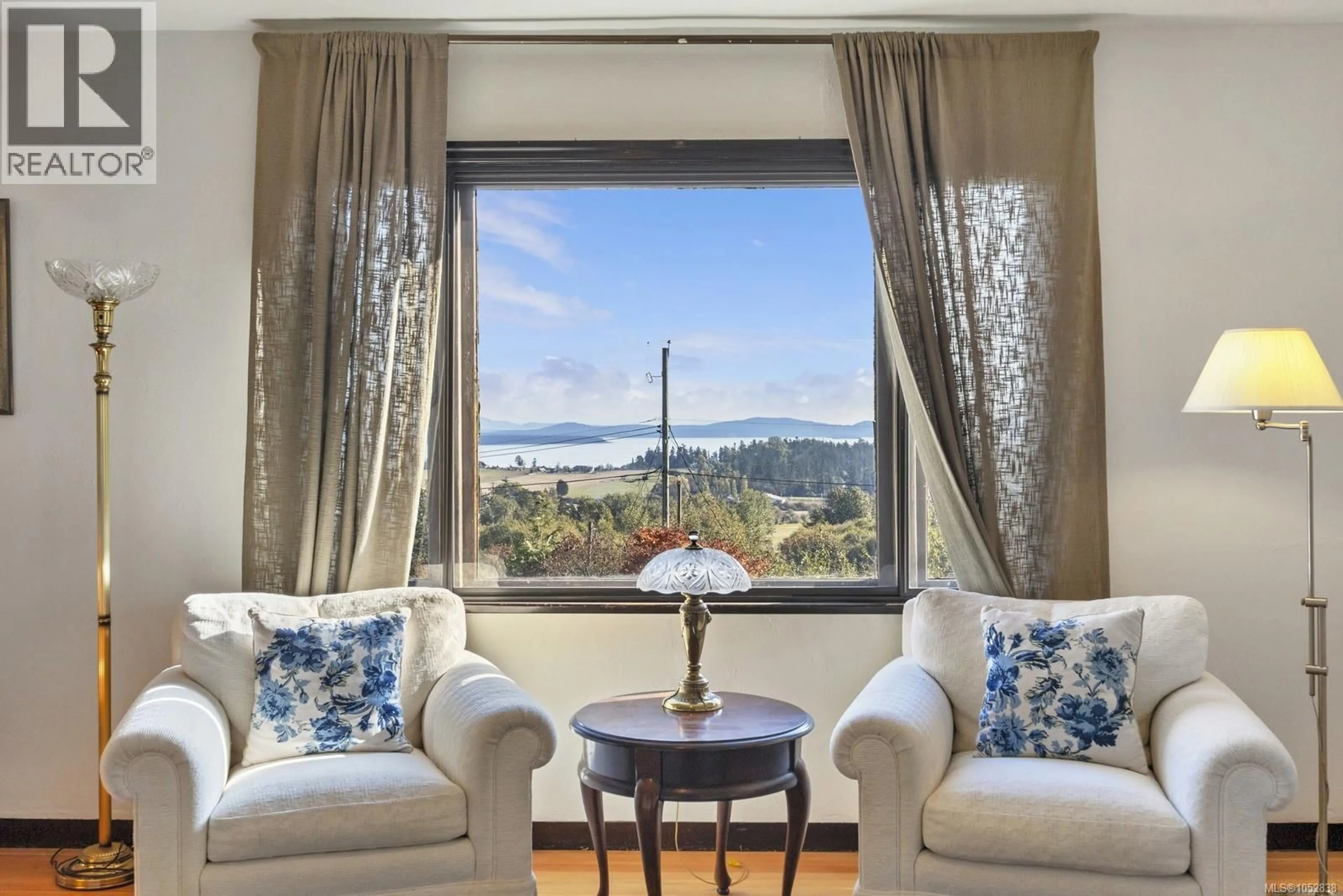 Living room with furniture, unknown for 5904 OLD EAST ROAD, Saanich British Columbia V8Y1V6